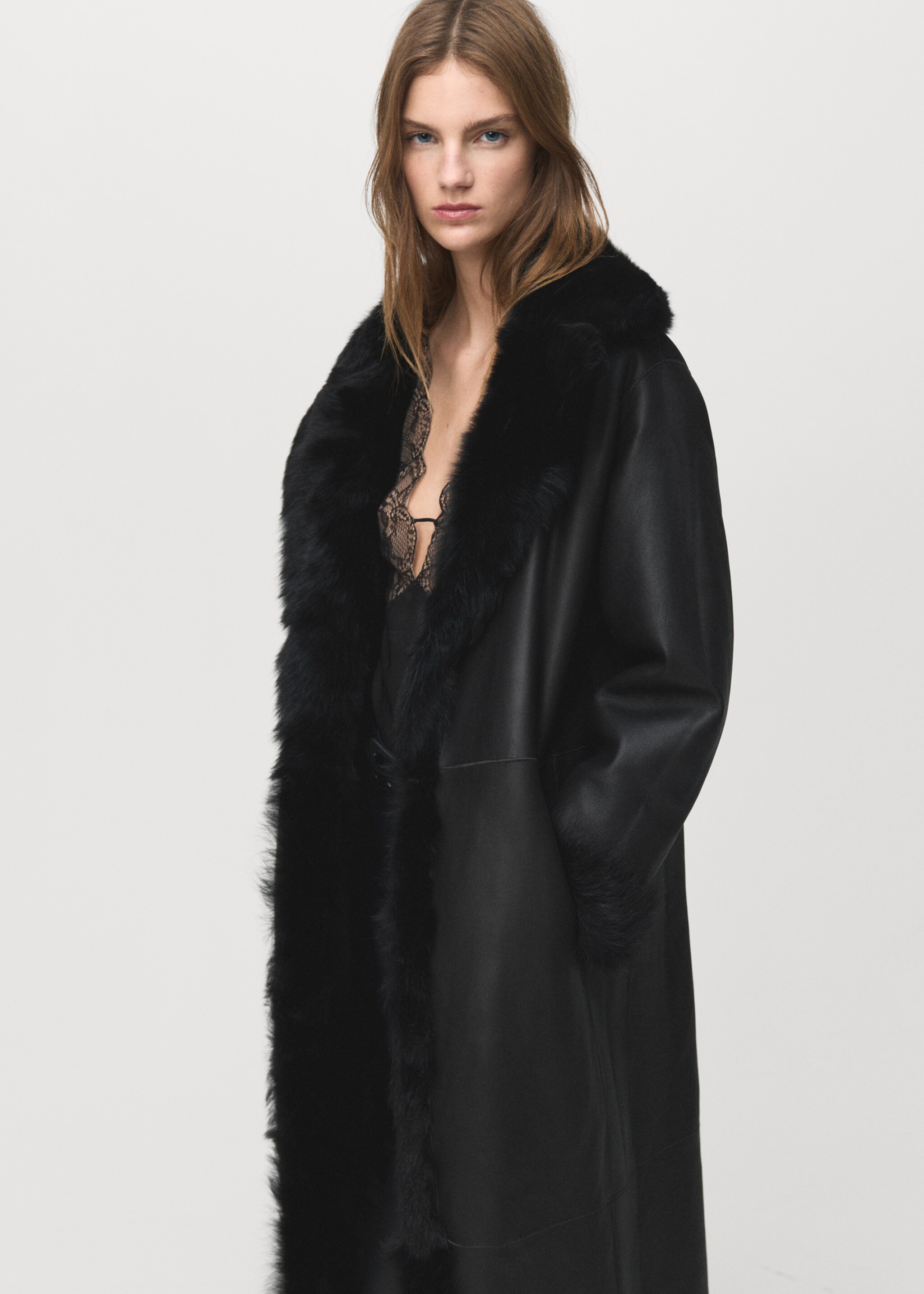 Reversible fur coat - Medium plane, Black. Ref: 17069116-01.