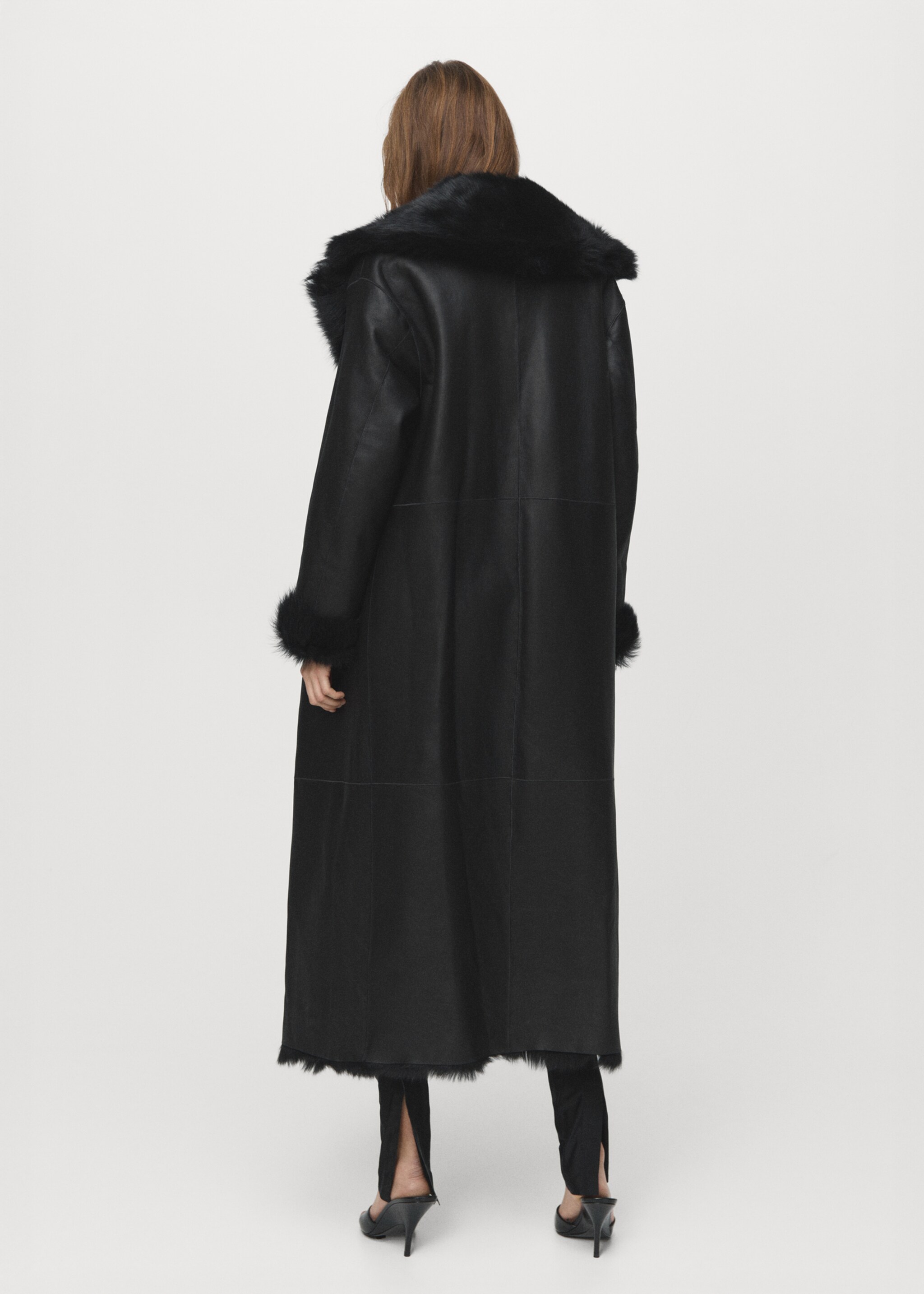 Reversible fur coat - Reverse of the article, Black. Ref: 17069116-01.