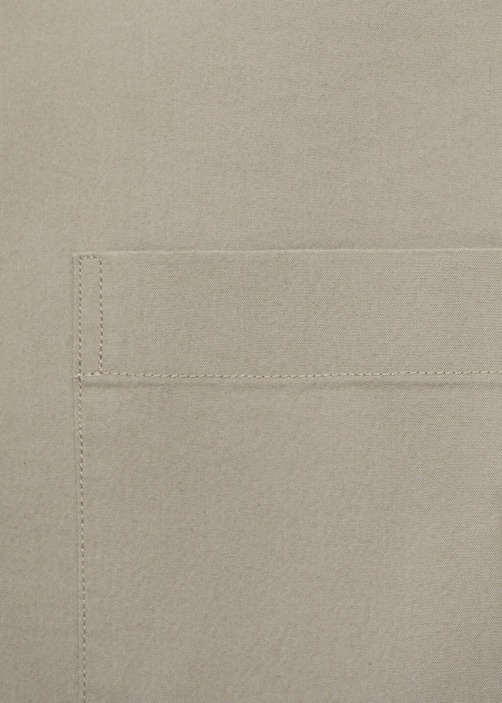 Shirt with pockets and bowling collar