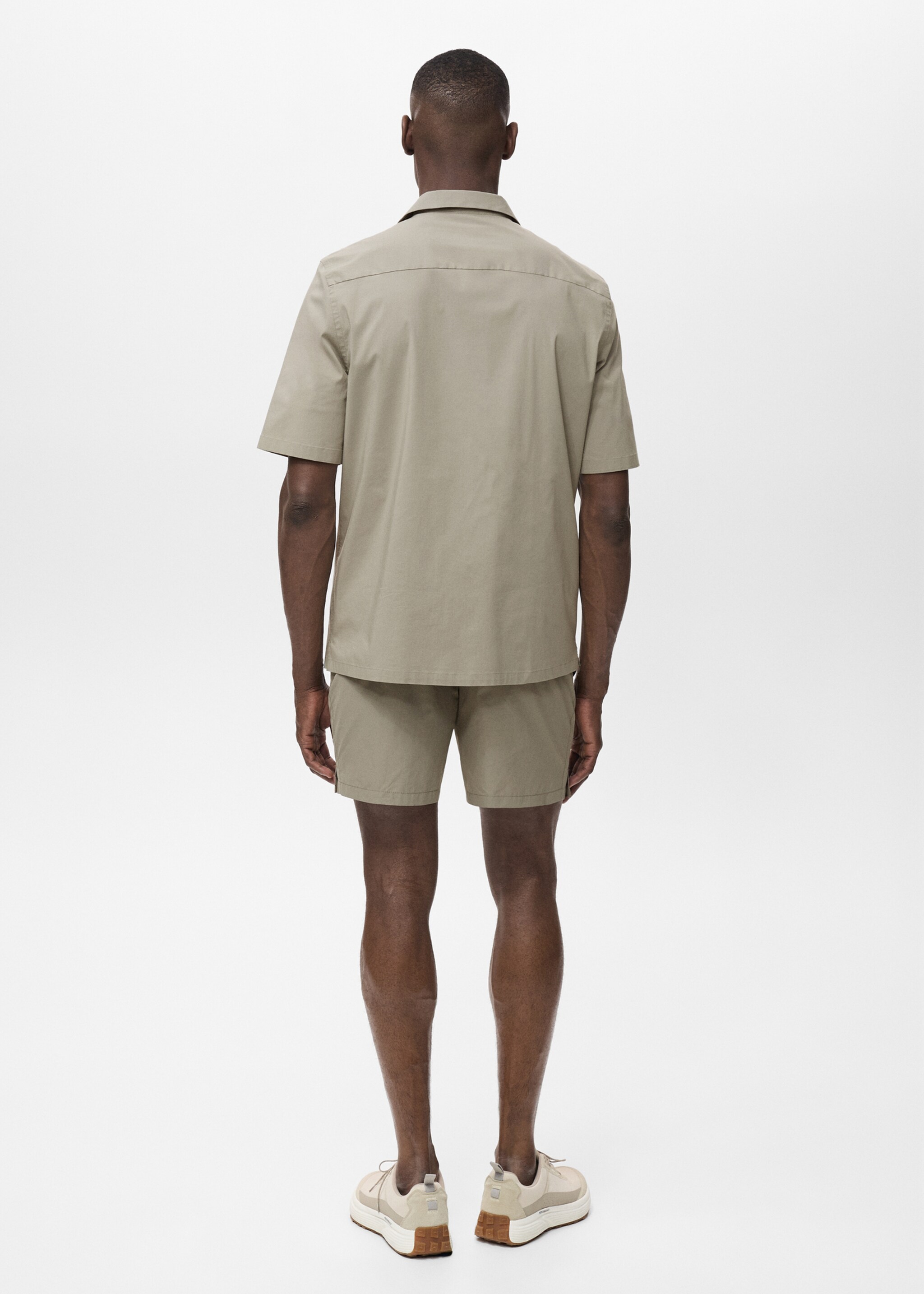 Camisa bolsillos cuello bowling - Reverso del artículo