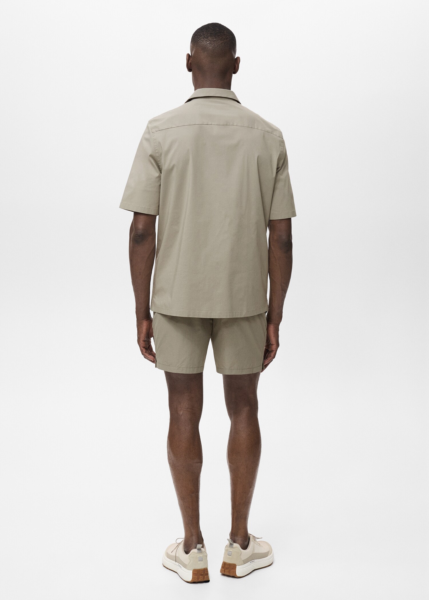 Camisa bolsillos cuello bowling - Reverso del artículo