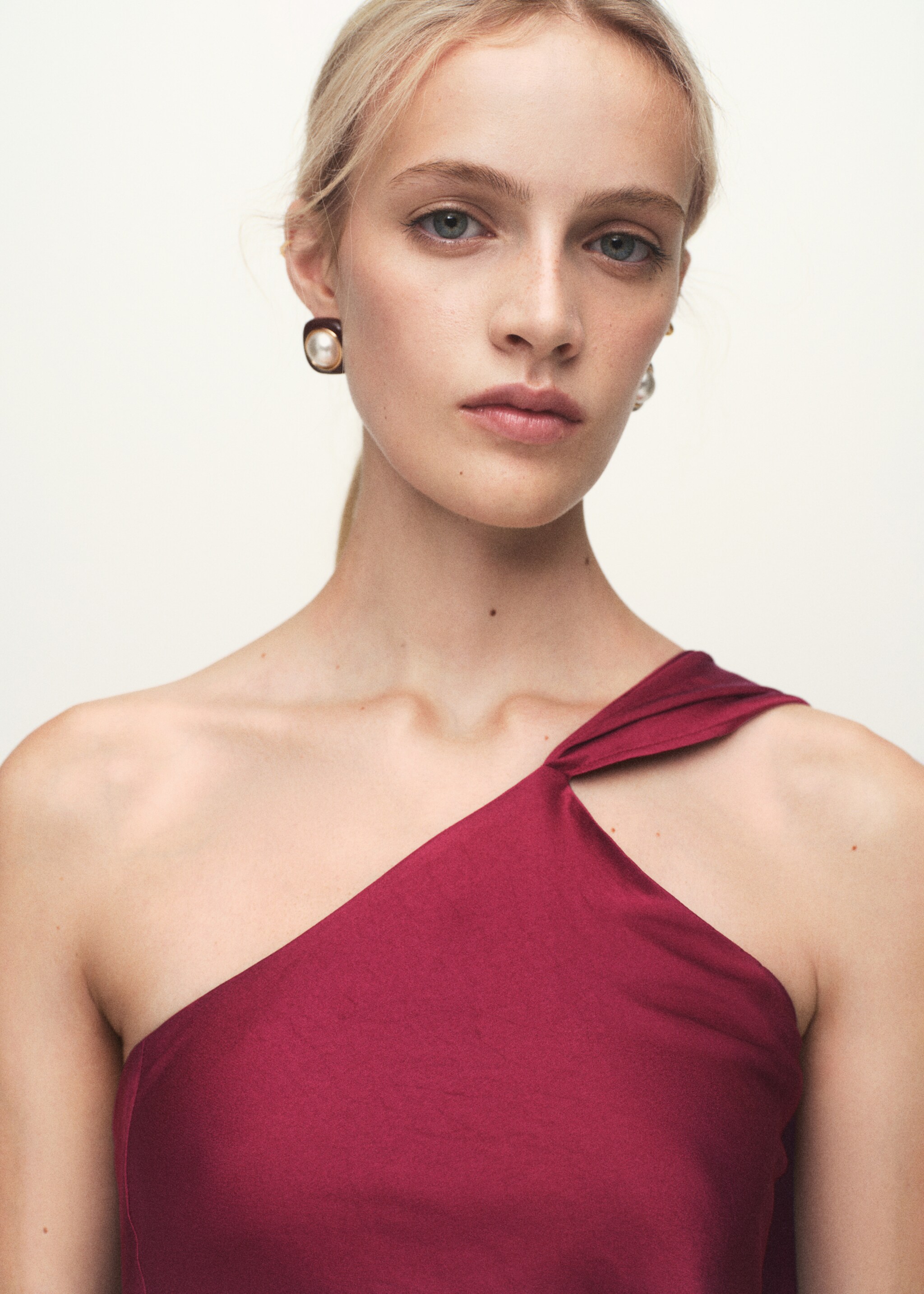 Asymmetrical satin dress - Details of the article 1, Wine. Ref: 17071555-01.