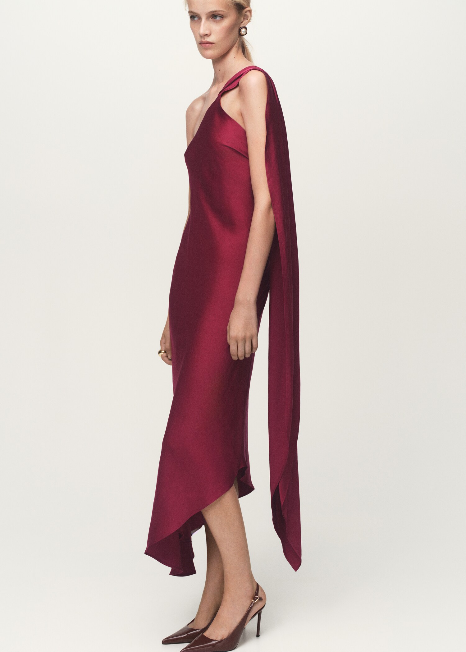 Asymmetrical satin dress - General plane
