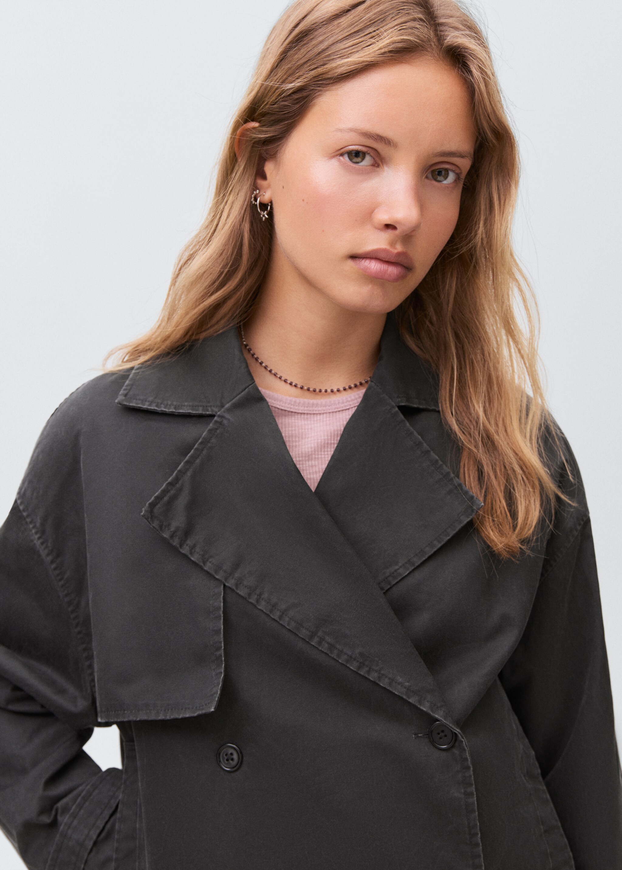 Short trench coat - Details of the article 1, Charcoal. Ref: 17074406-01.