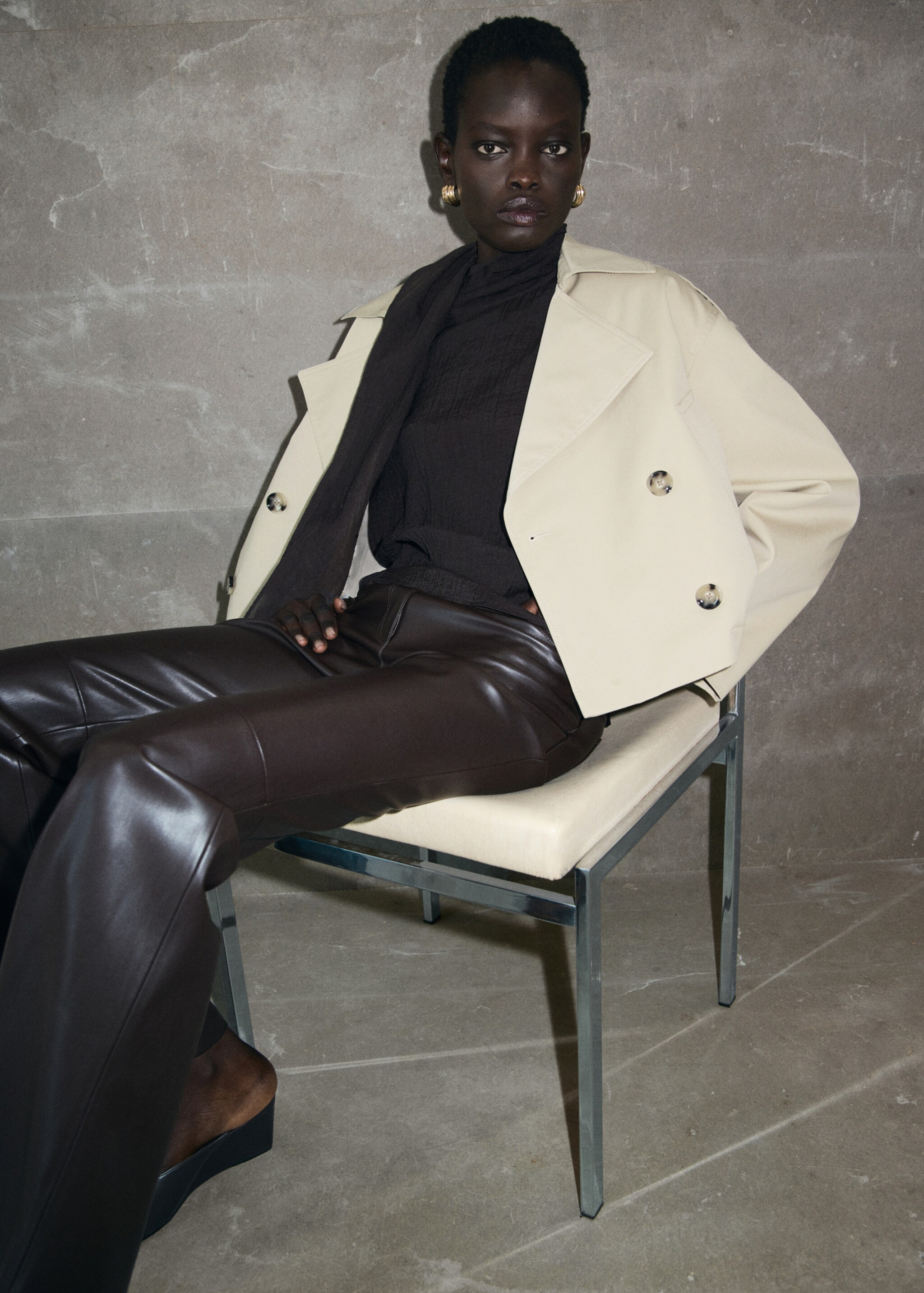 Double-breasted cropped trench coat - Details of the article 2, Beige. Ref: 17074438-01.