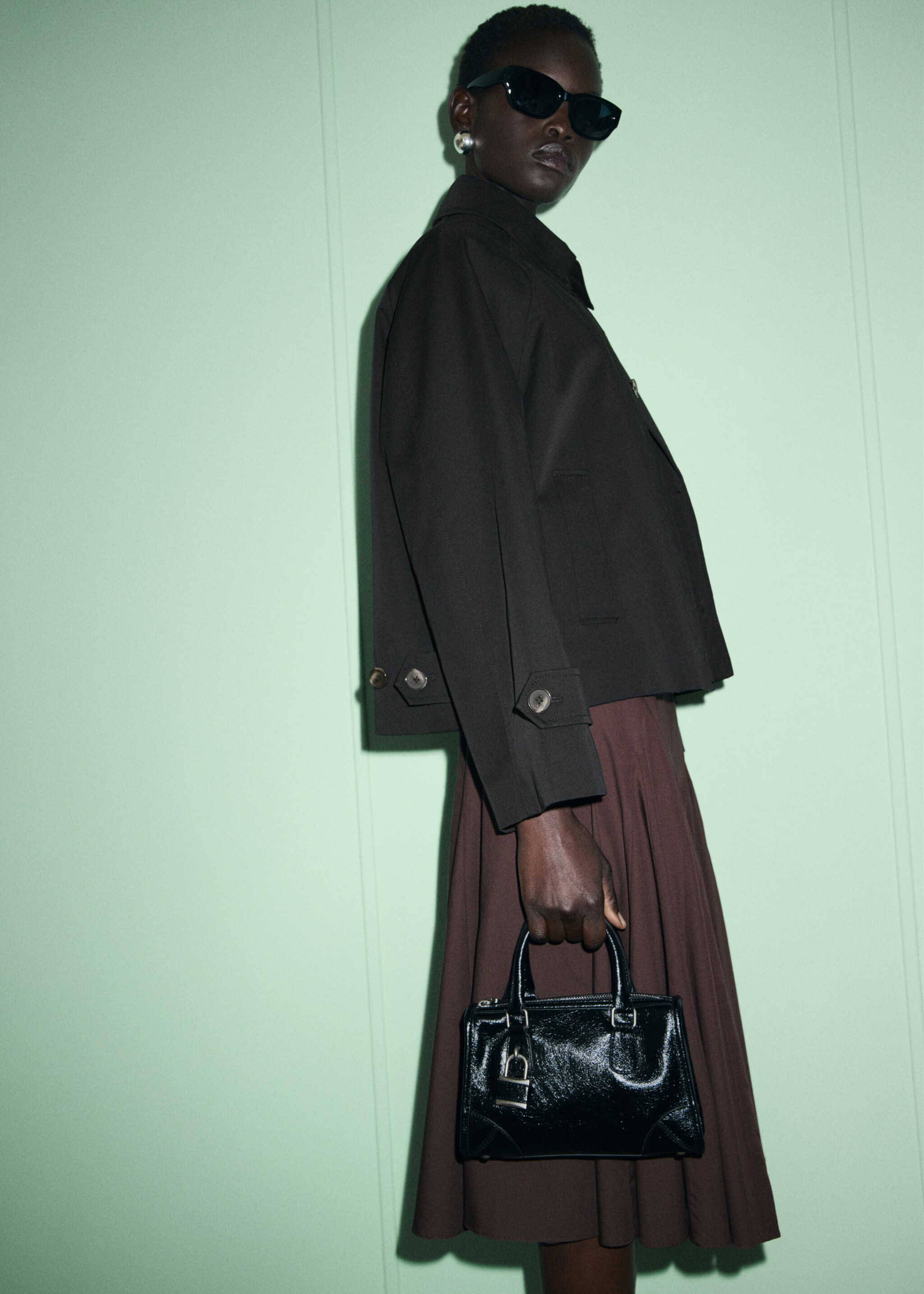 Short oversized trench coat with epaulettes - Medium plane, Black. Ref: 17075152-01.