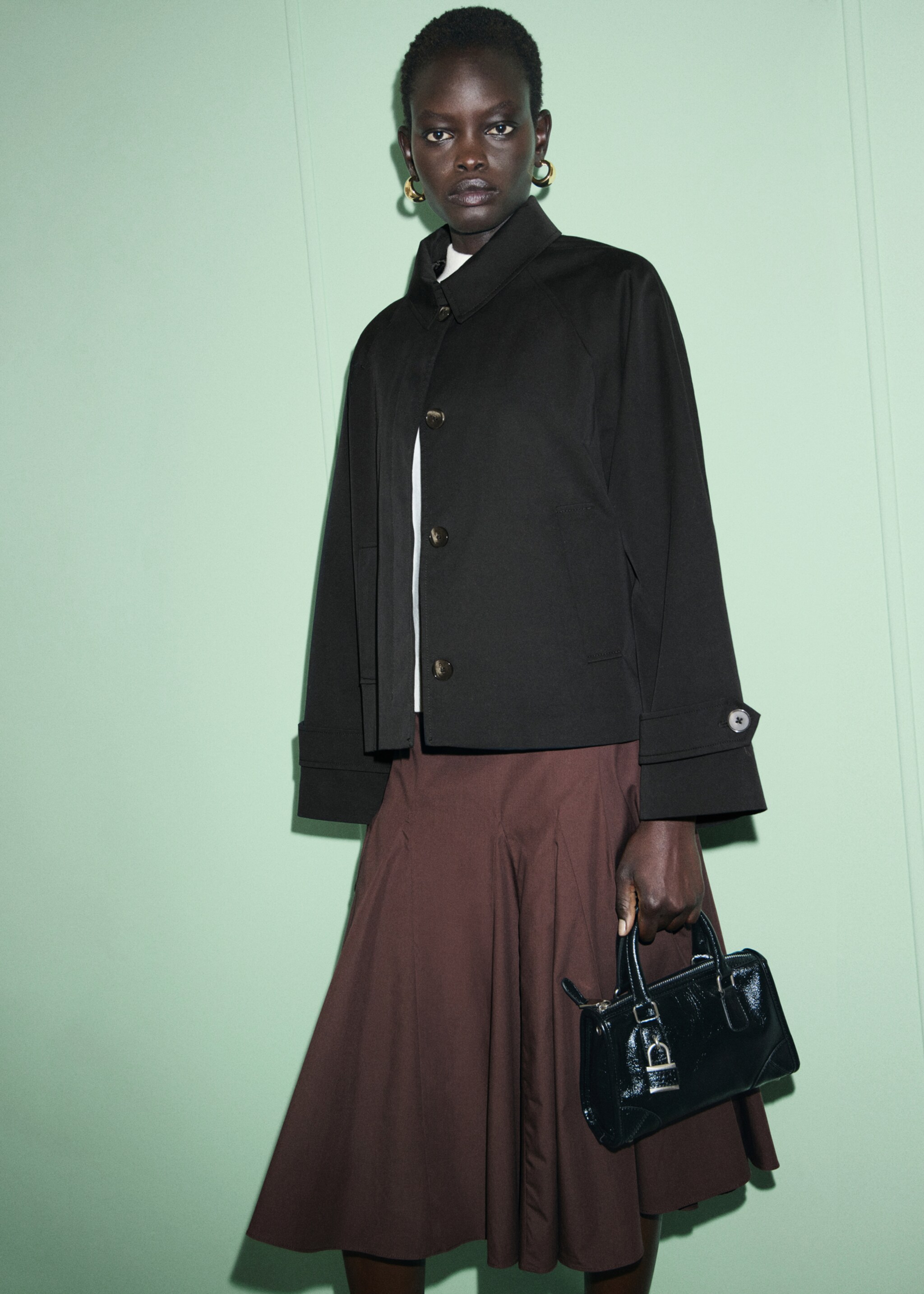 Short oversized trench coat with epaulettes - General plane, Black. Ref: 17075152-01.