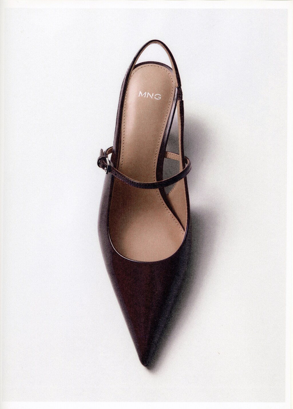 Kitten-heel patent leather shoes