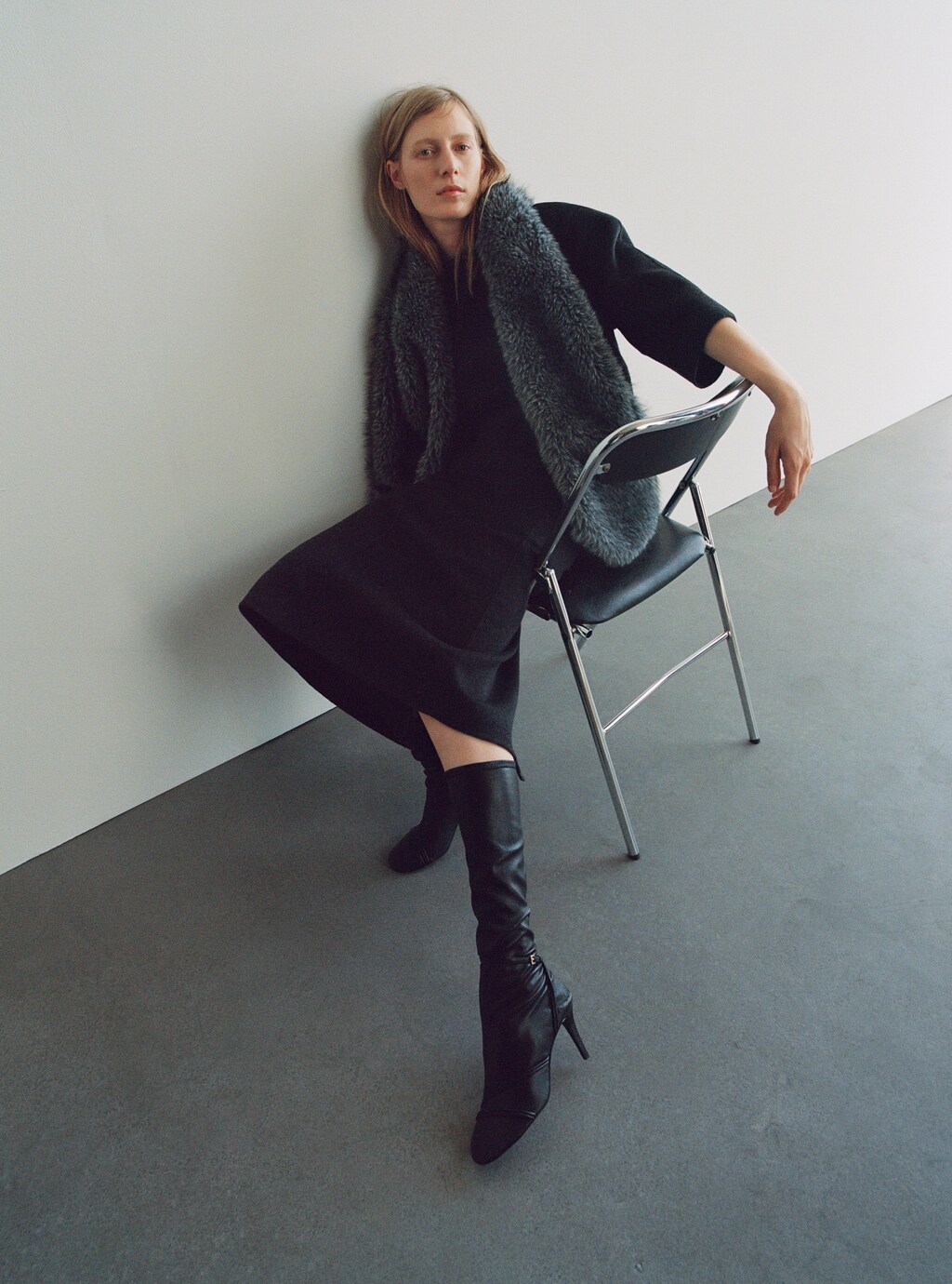 Wool midi-skirt with slit