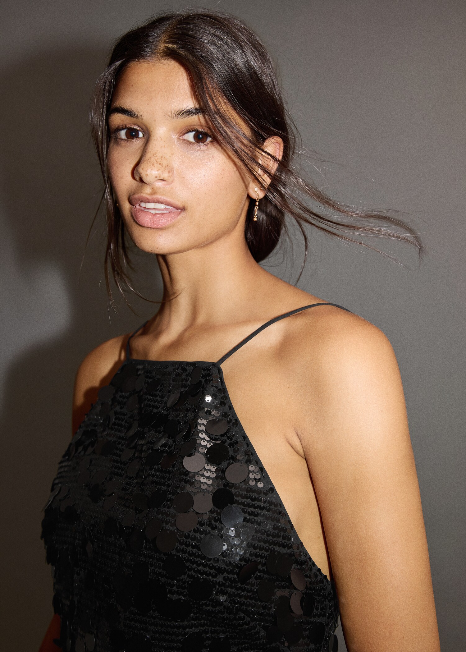 Short dress with sequins - Details of the article 1