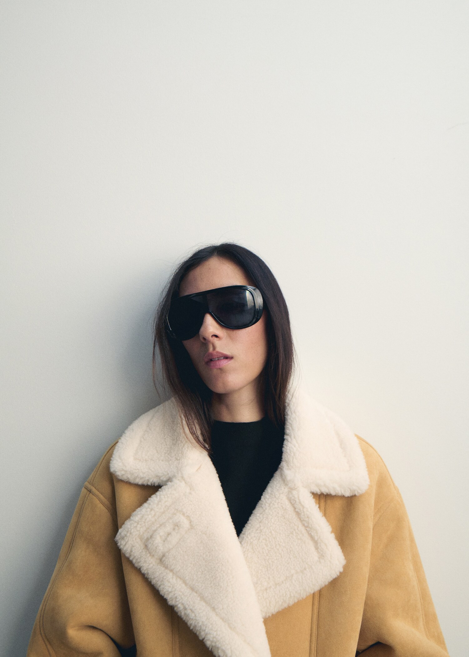 Suede-effect jacket with sheepskin collar - Details of the article 1