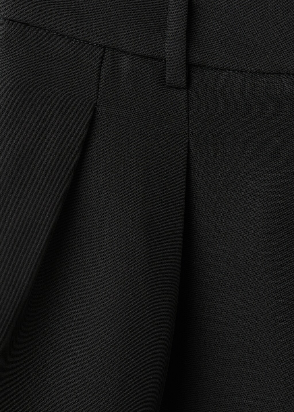 Pleated high-waist shorts