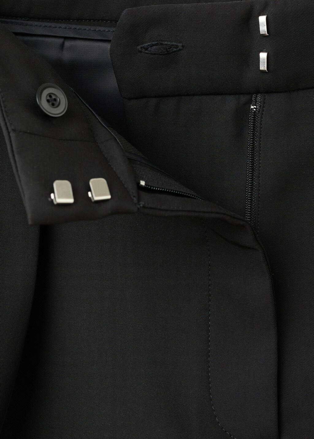 Pleated high-waist shorts