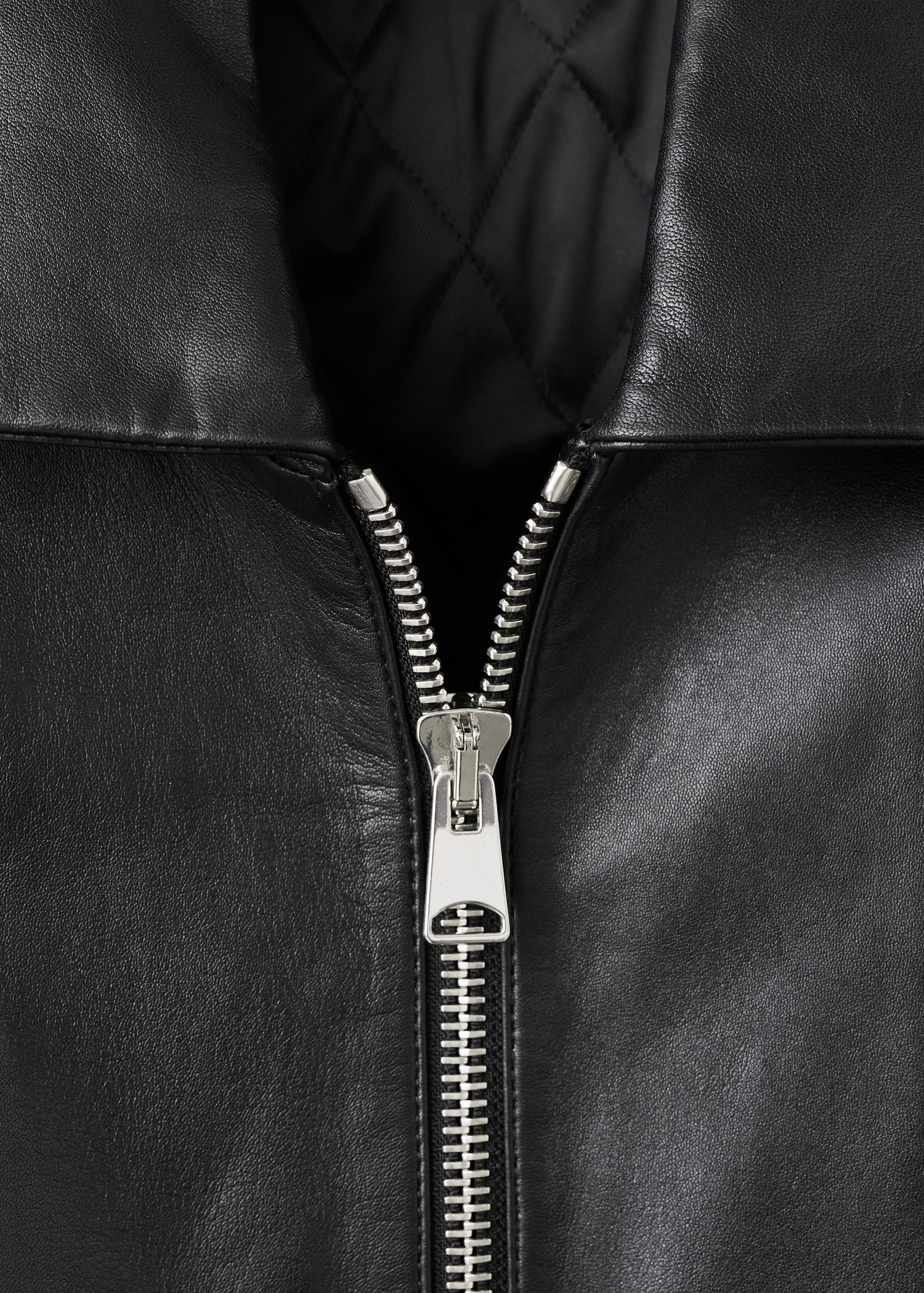 Leather bomber jacket - Details of the article 8