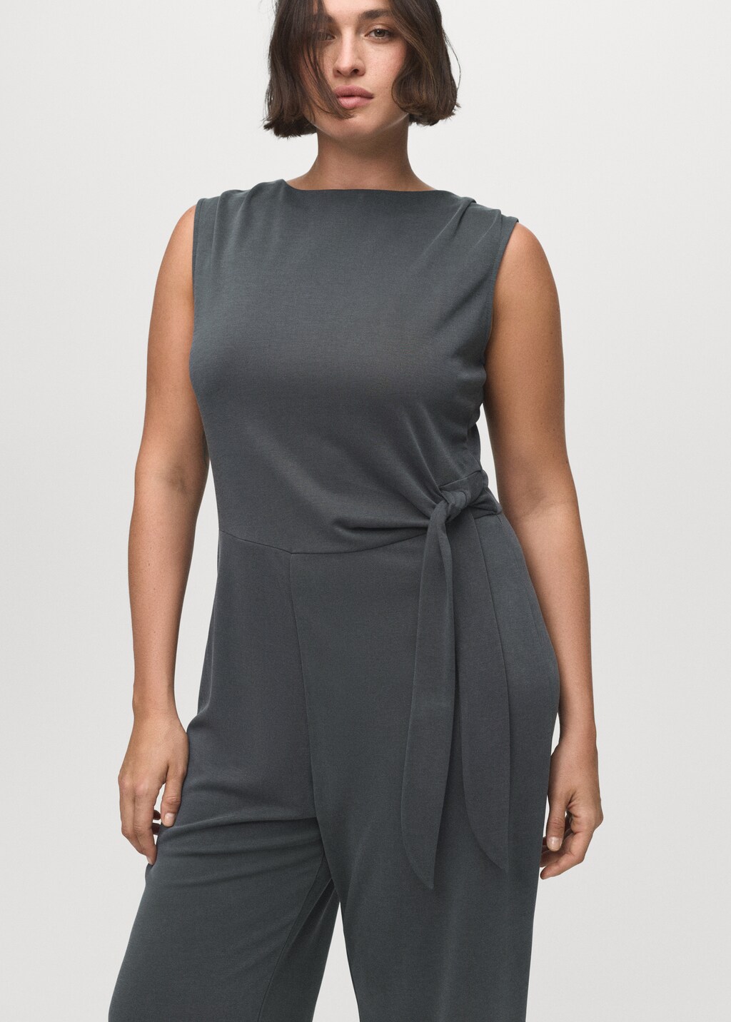 Long jumpsuit with knot