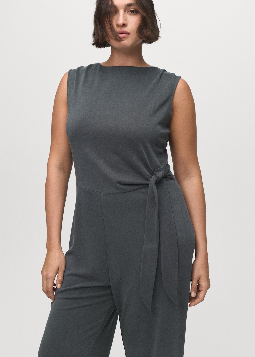 Long jumpsuit with knot