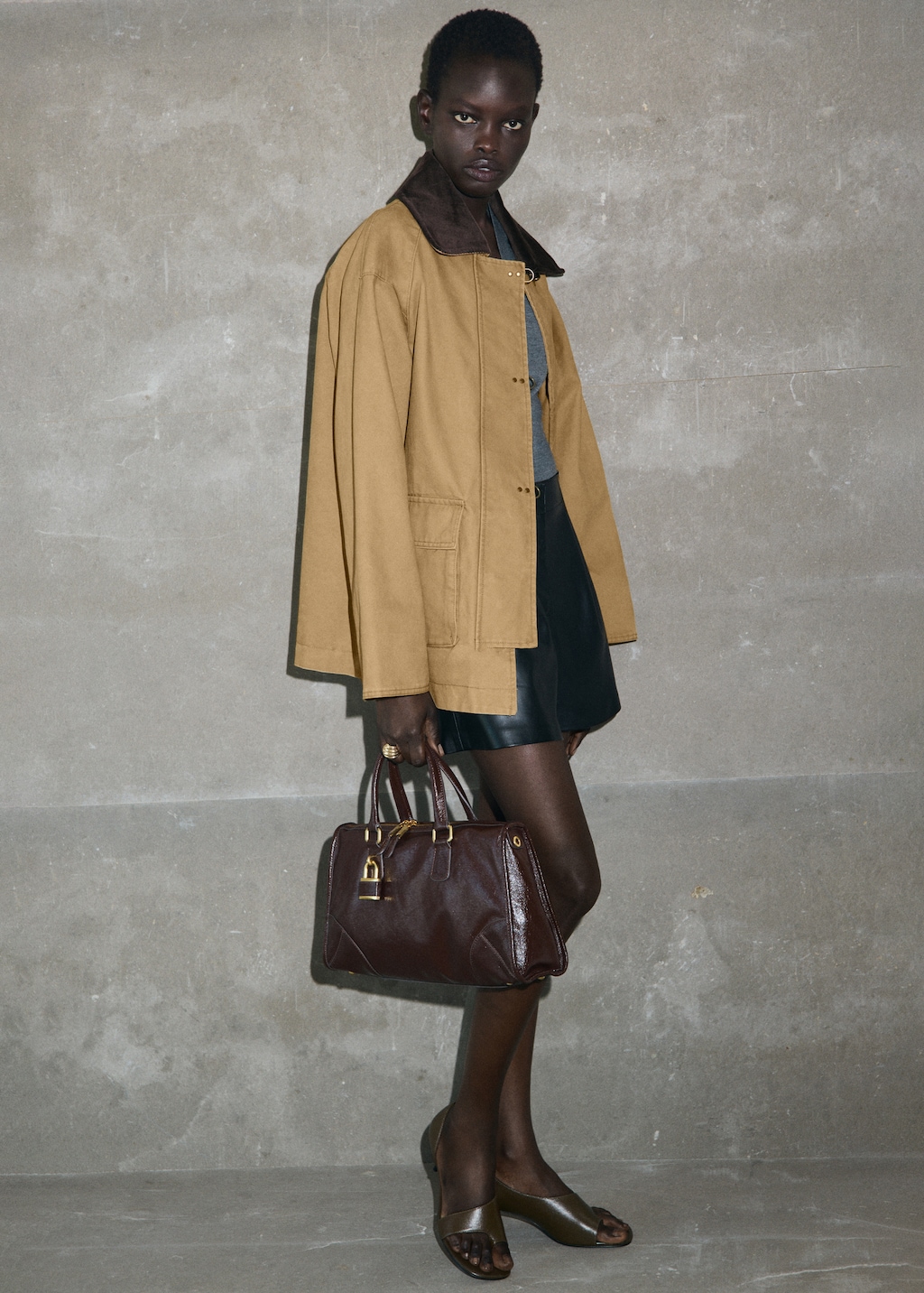 Oversized barn jacket with contrasting collar