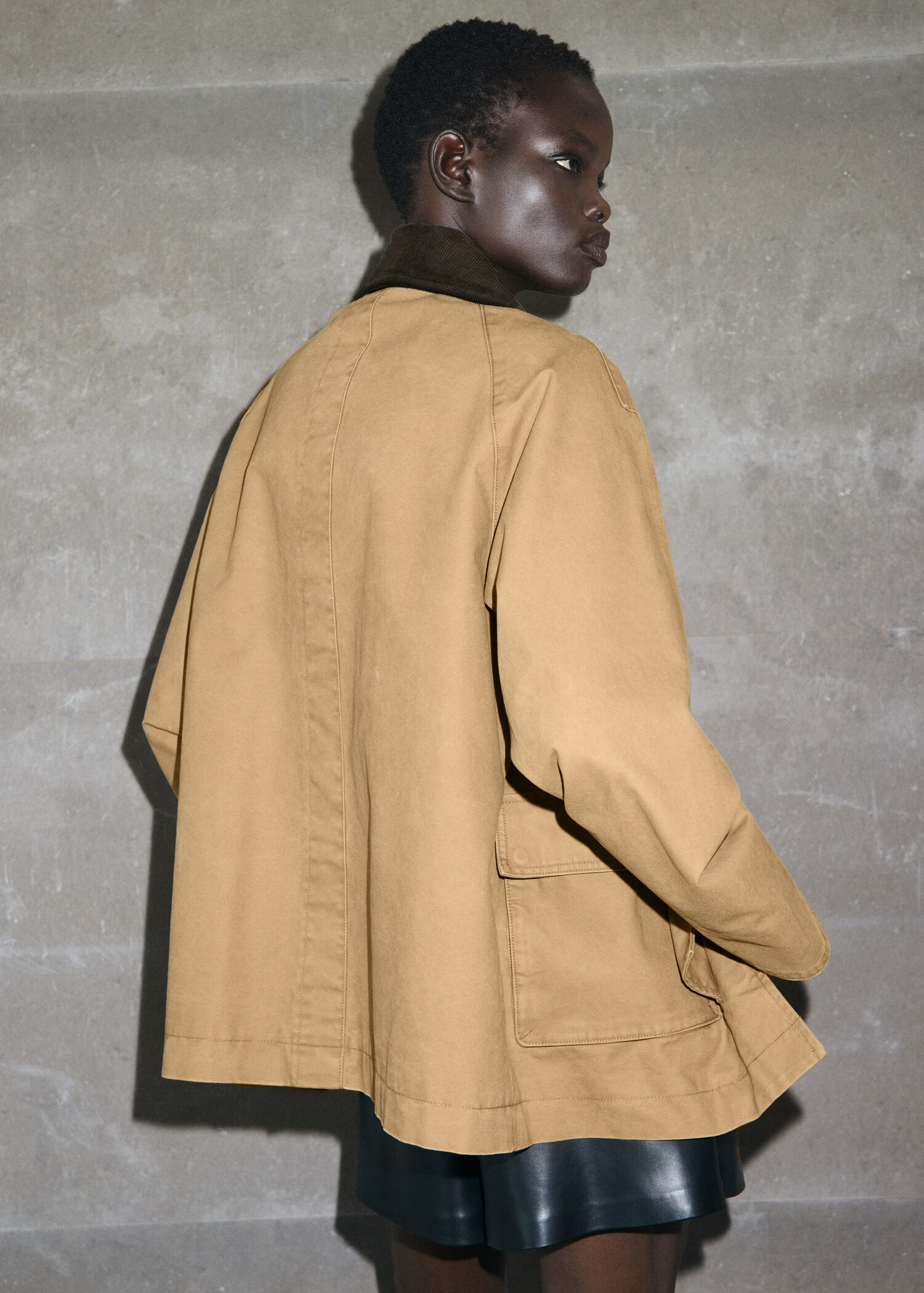 Parka oversize cuello contraste - Reverso del artículo