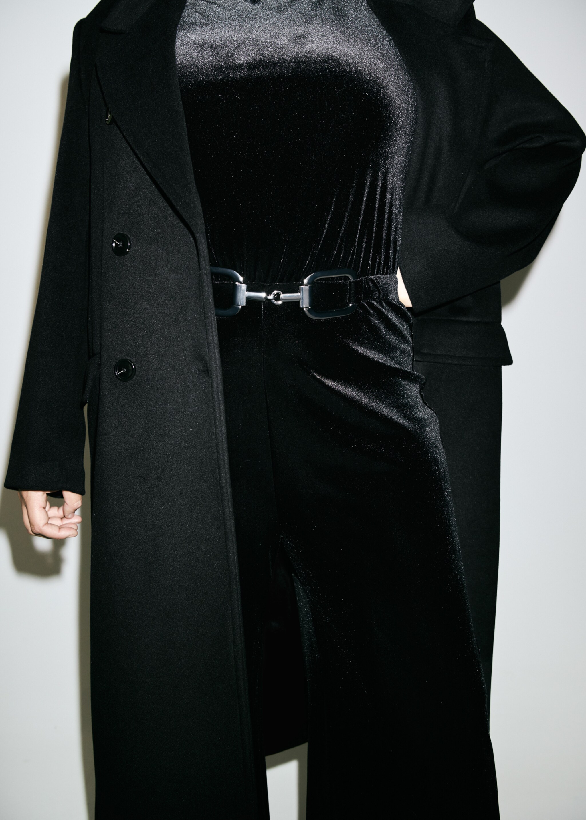 Velvet belt jumpsuit - Details of the article 6, Black. Ref: 17089113-01.