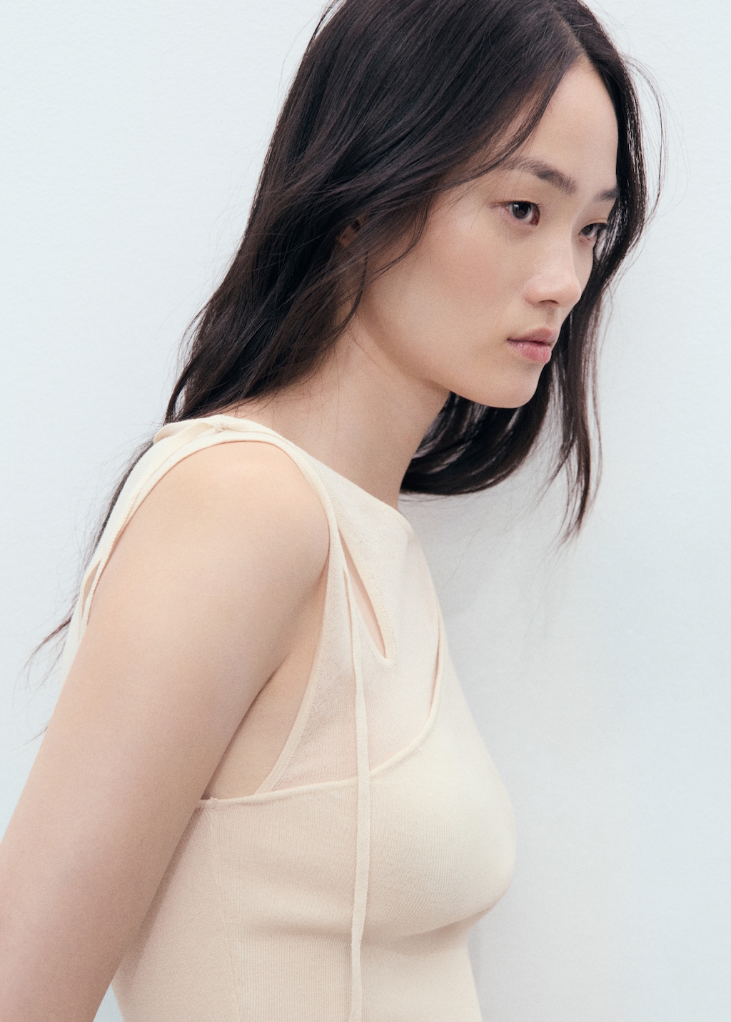 Knitted top with cut-out