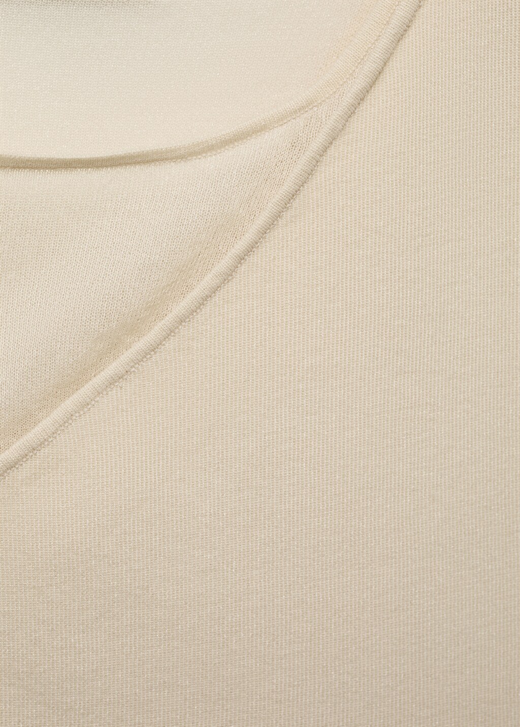 Knitted top with cut-out