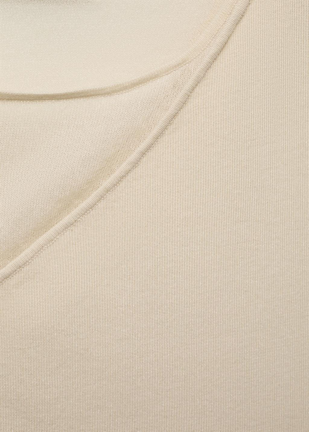 Knitted top with cut-out