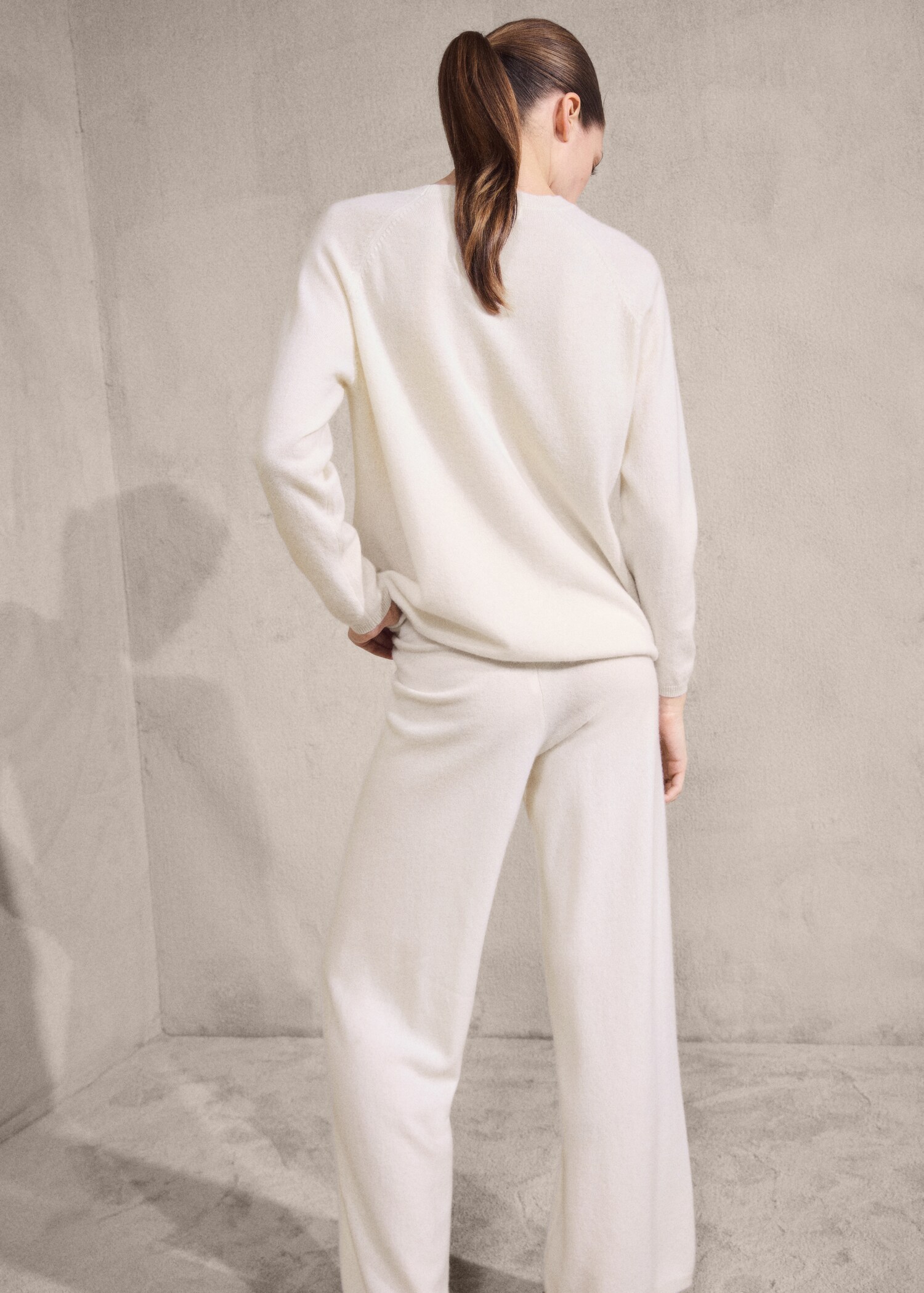 100% cashmere sweater - Reverse of the article