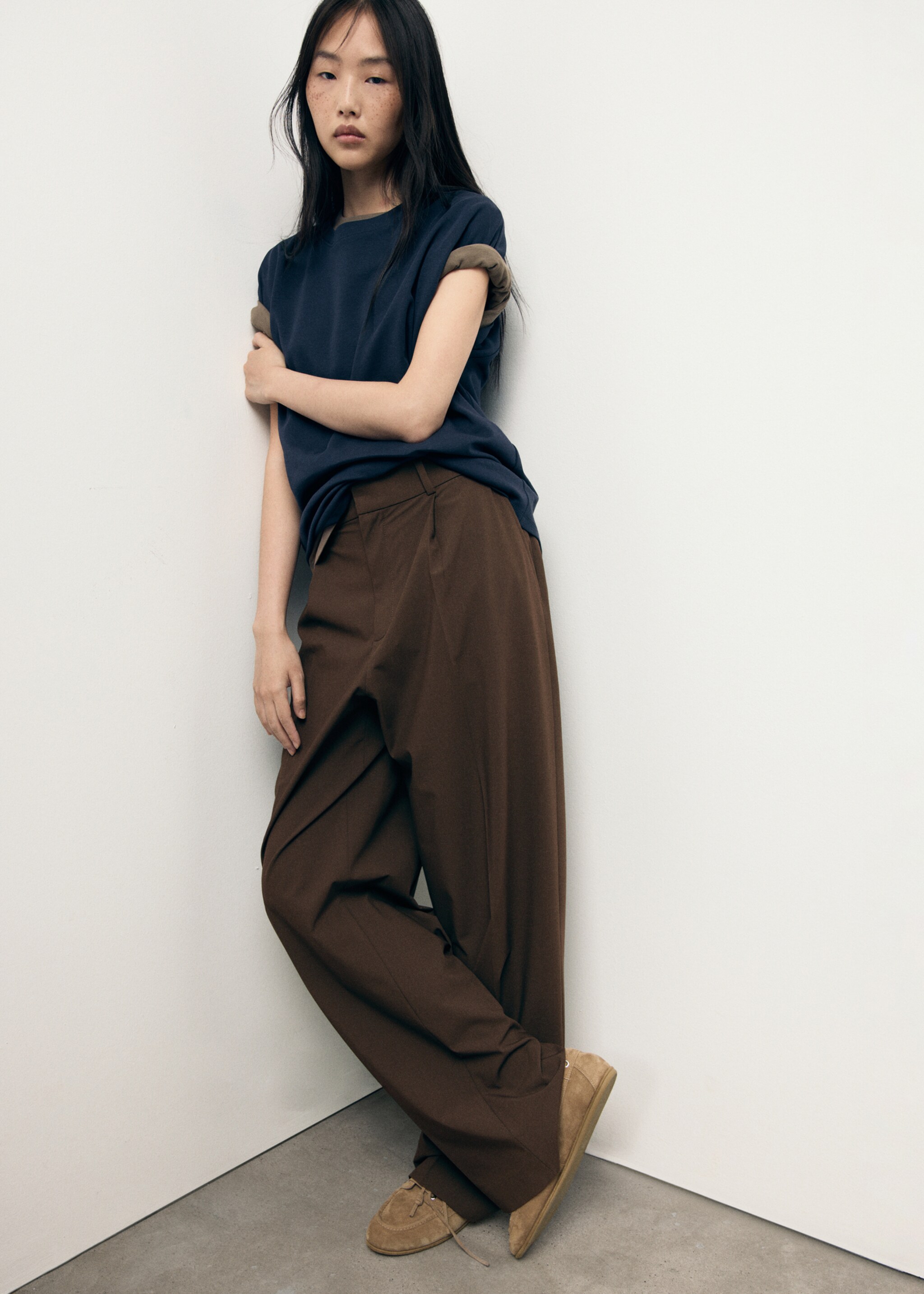 Low-rise wide-leg pants - Details of the article 2, Brown. Ref: 17094096-01.