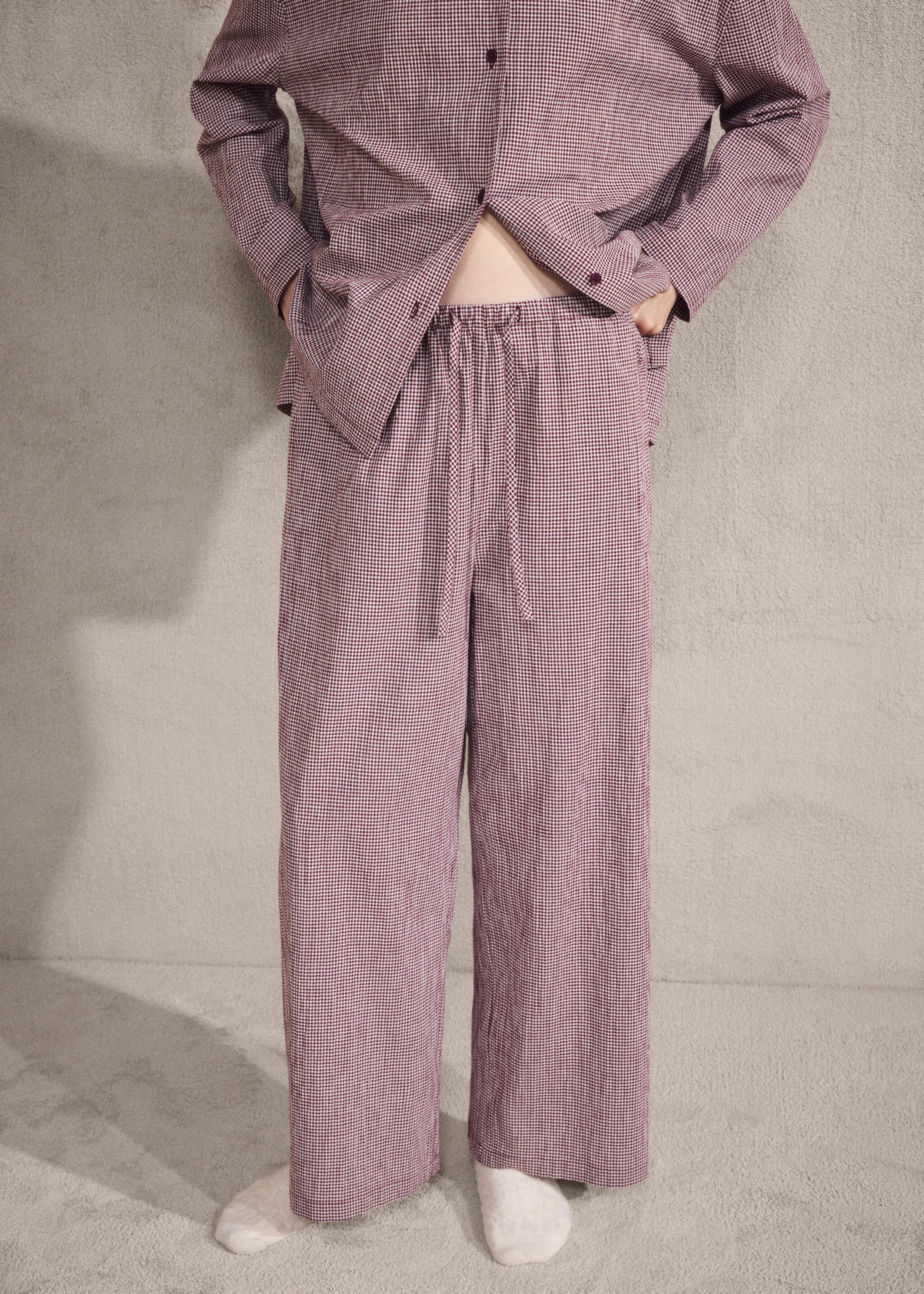 Two-piece cotton pyjamas in gingham check - Medium plane, Red. Ref: 17094107-01.