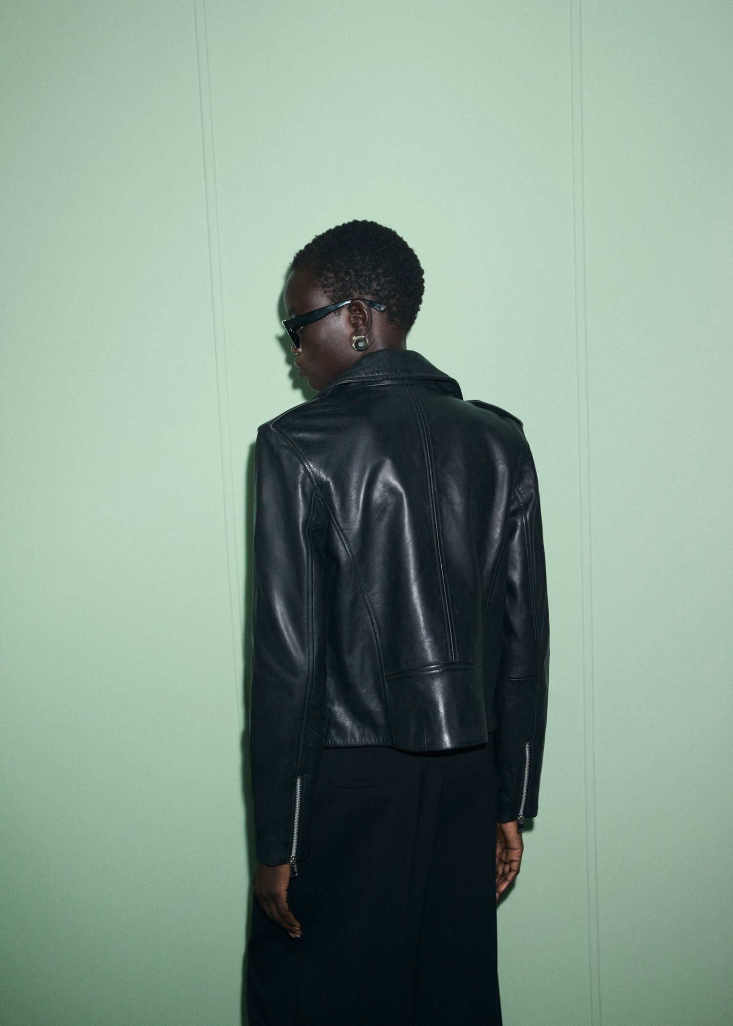 Leather biker jacket - Reverse of the article