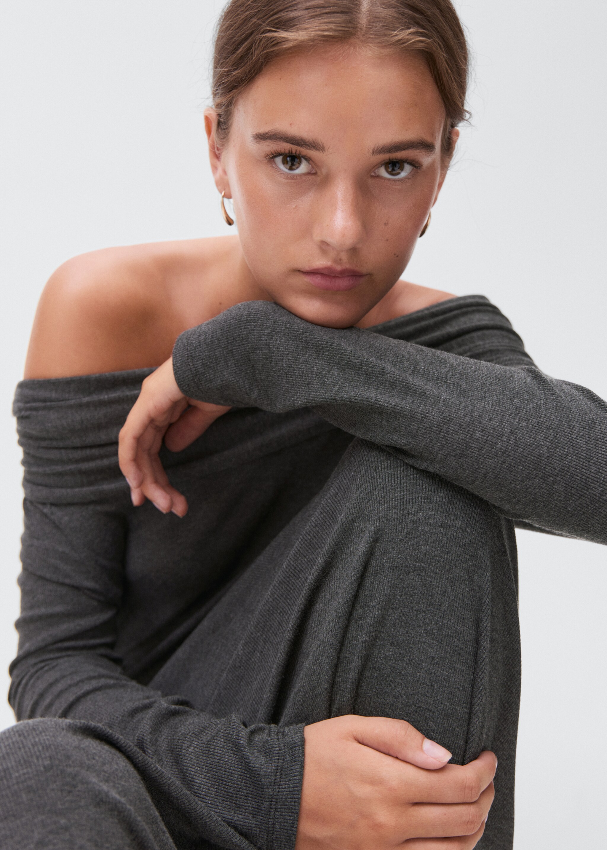 Off-shoulders dress - Details of the article 6, Grey. Ref: 17095796-01.