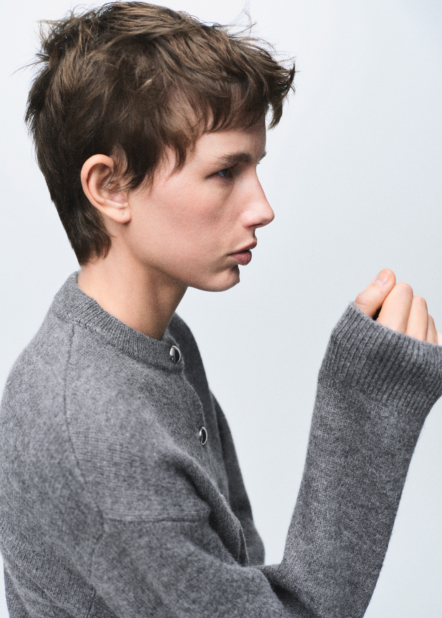 Chunky-knit cardigan with buttons - Details of the article 1