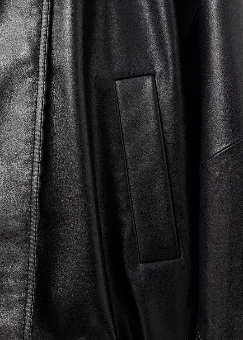 100% leather jacket with notched lapel collar