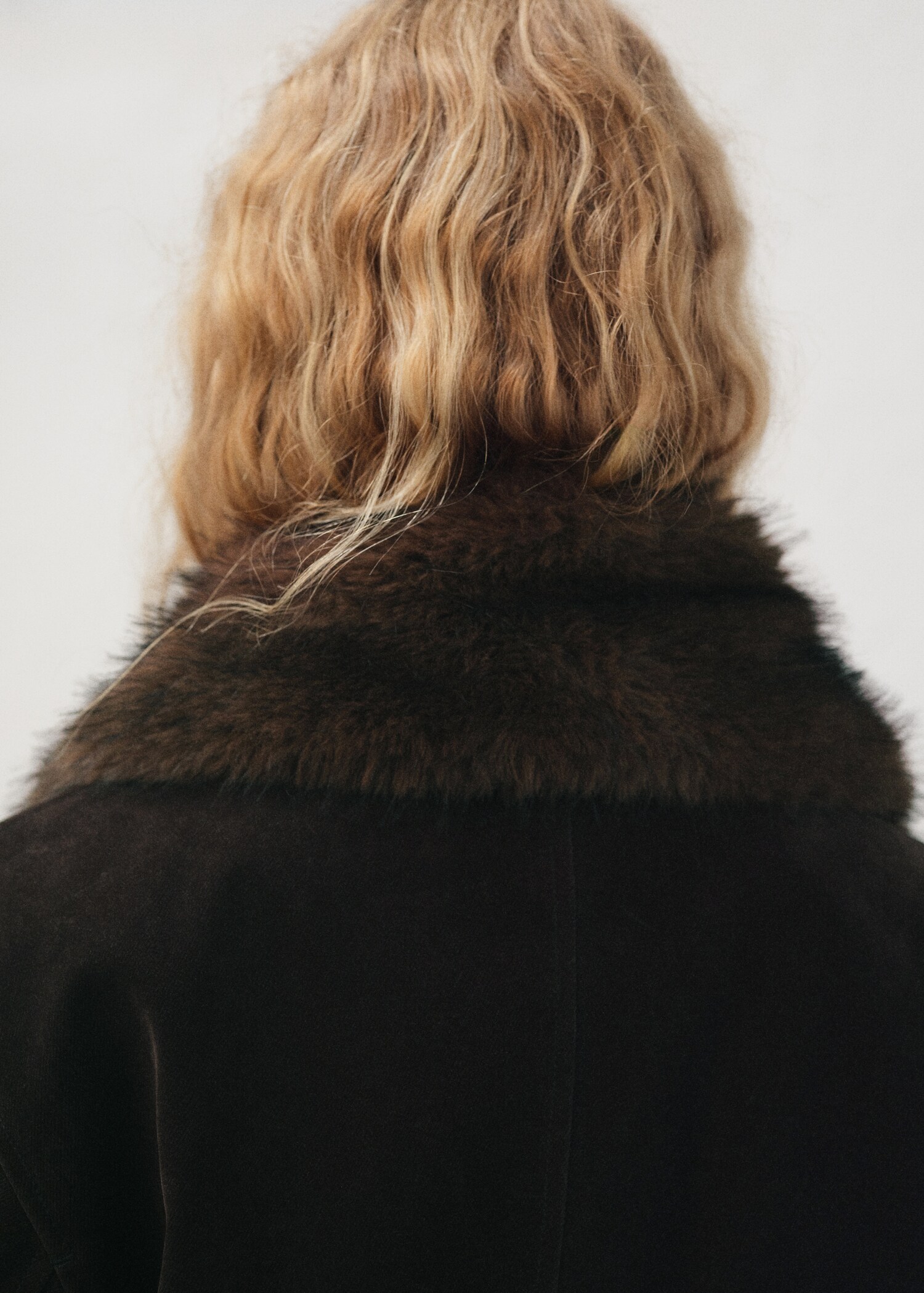 Velvet finish parka with faux-fur collar - Details of the article 1