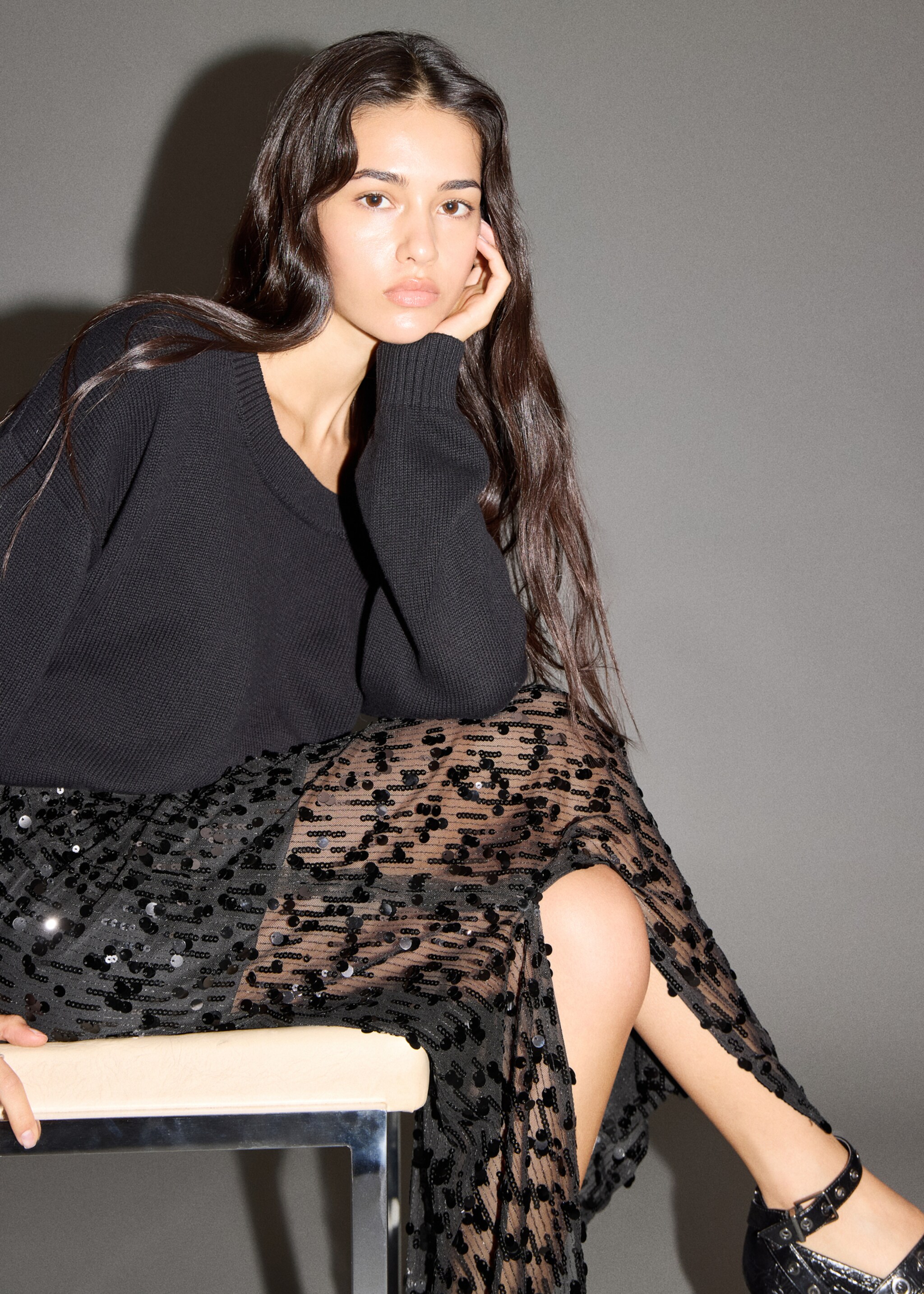 Sequin skirt - Details of the article 2, Black. Ref: 17098273-01.