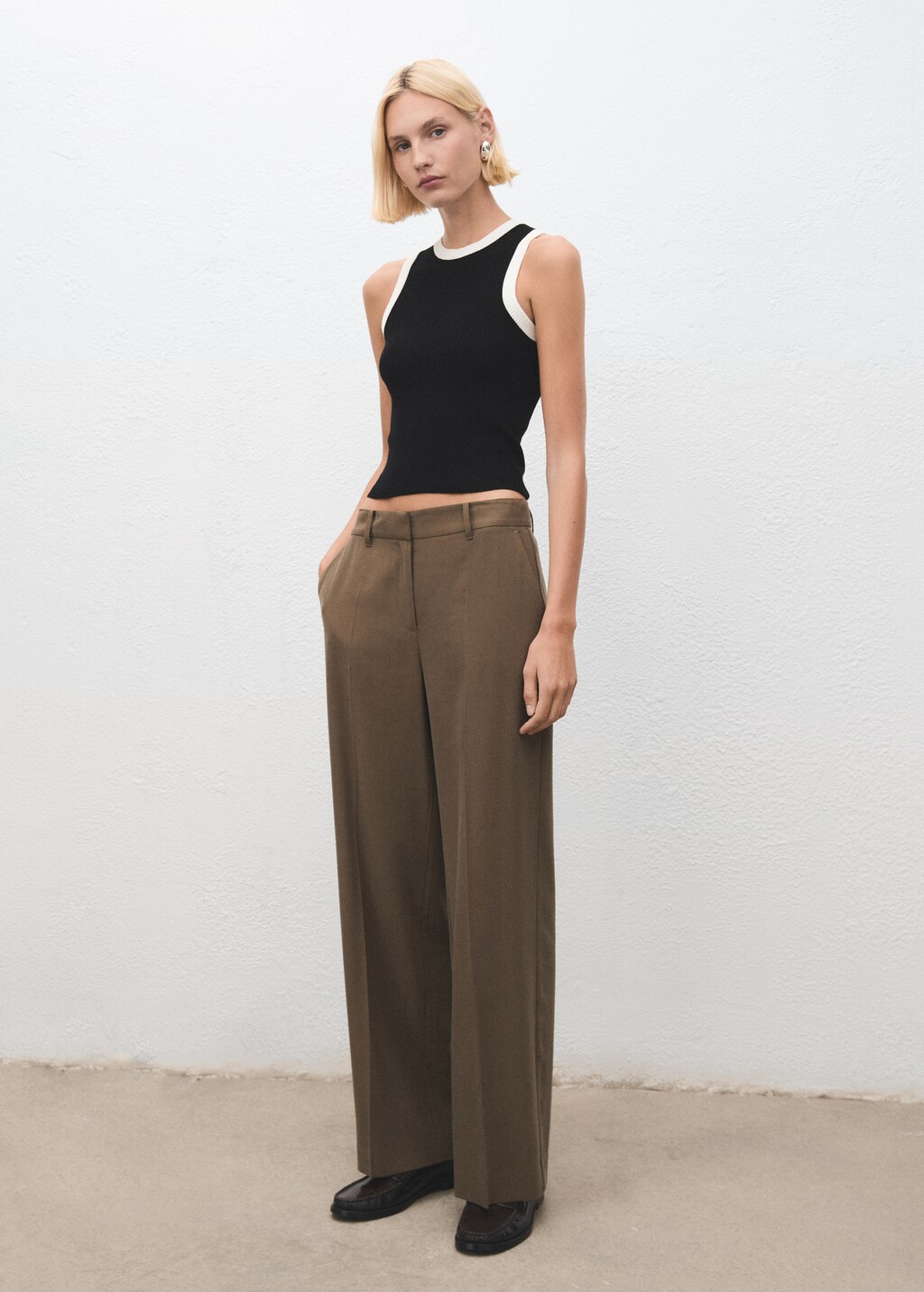 Knitted top with contrasting piping