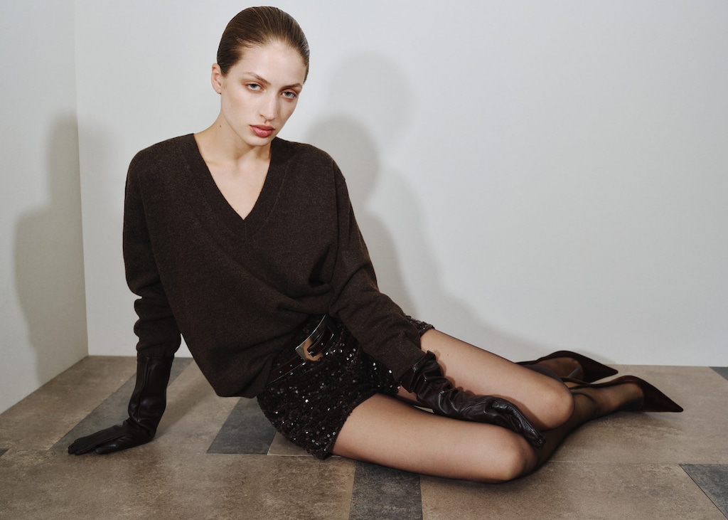 Velvet shorts with sequins