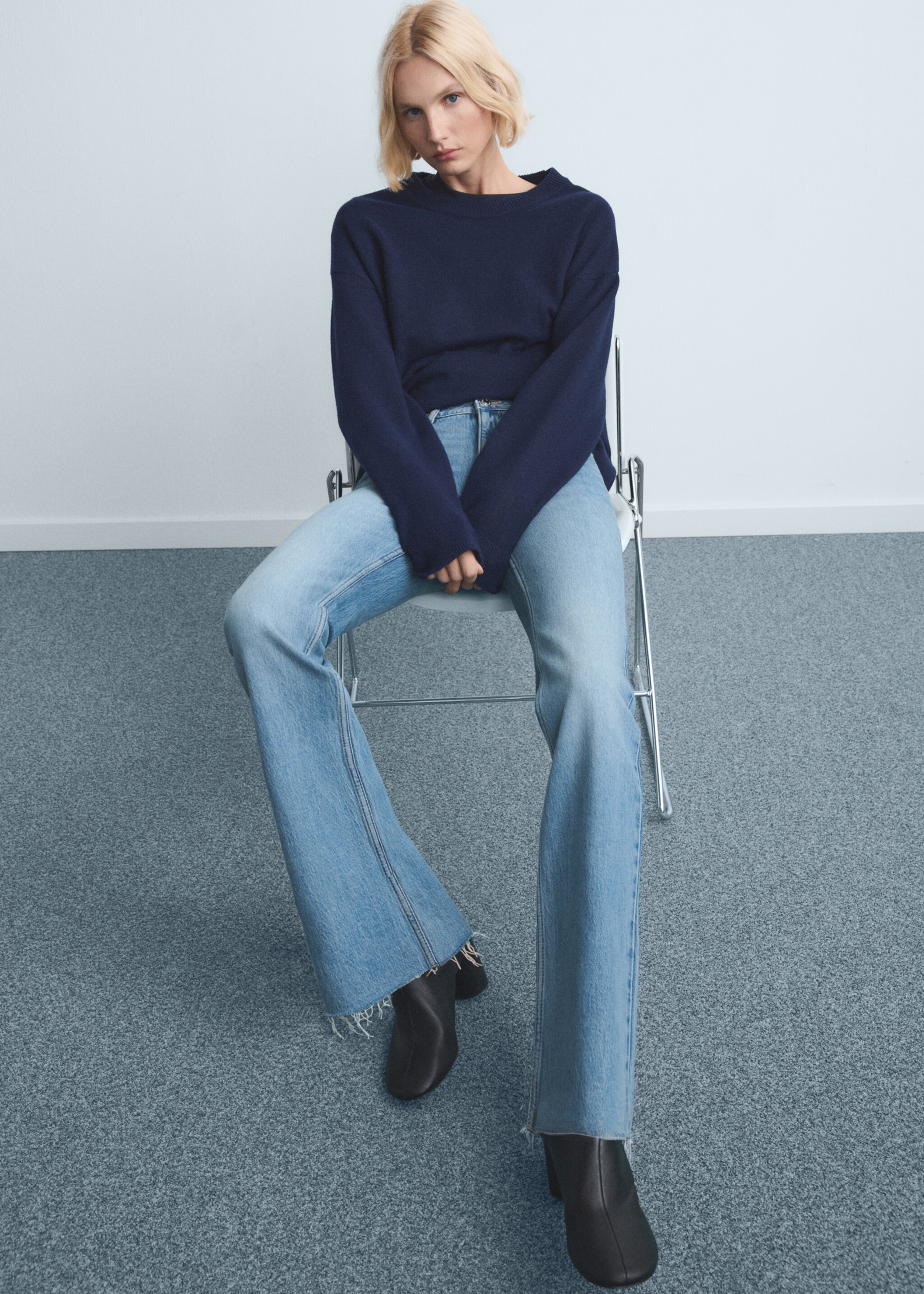 Fiona flared mid-rise jeans - Details of the article 2, Medium Blue. Ref: 27001243-00.