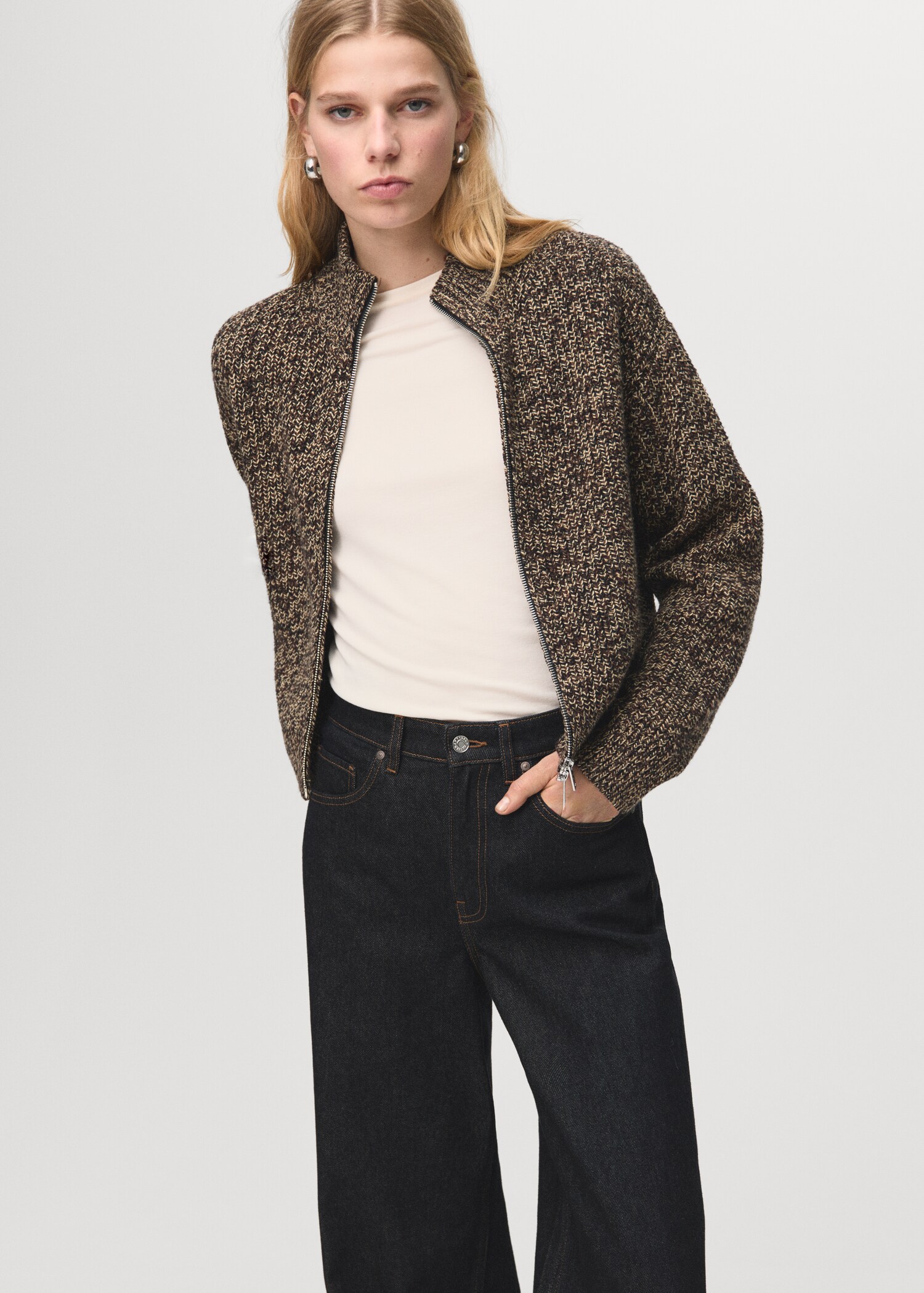 Turned-up straight jeans - Details of the article 1