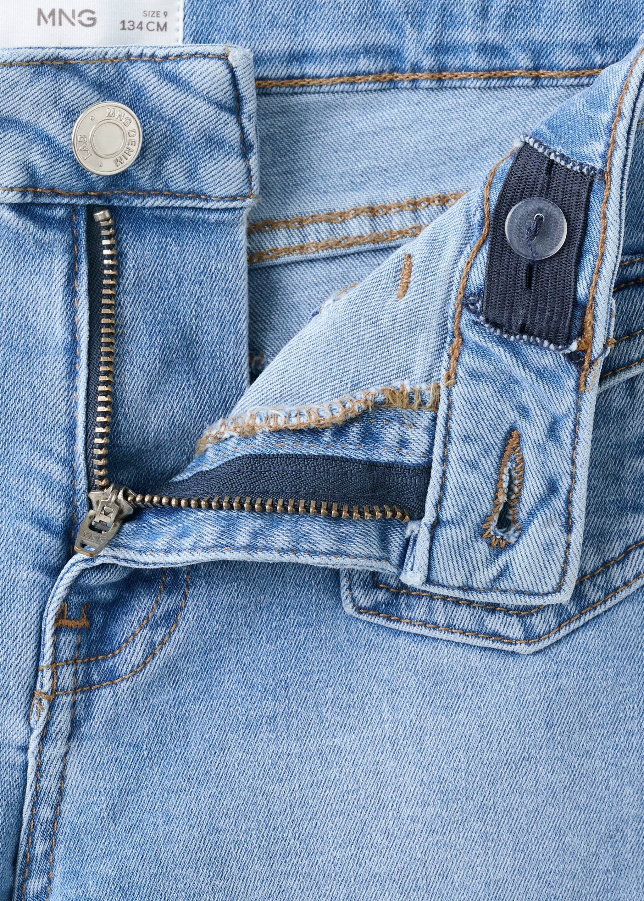 Flared jeans with pocket - Details of the article 8, Medium Blue. Ref: 27001258-00.