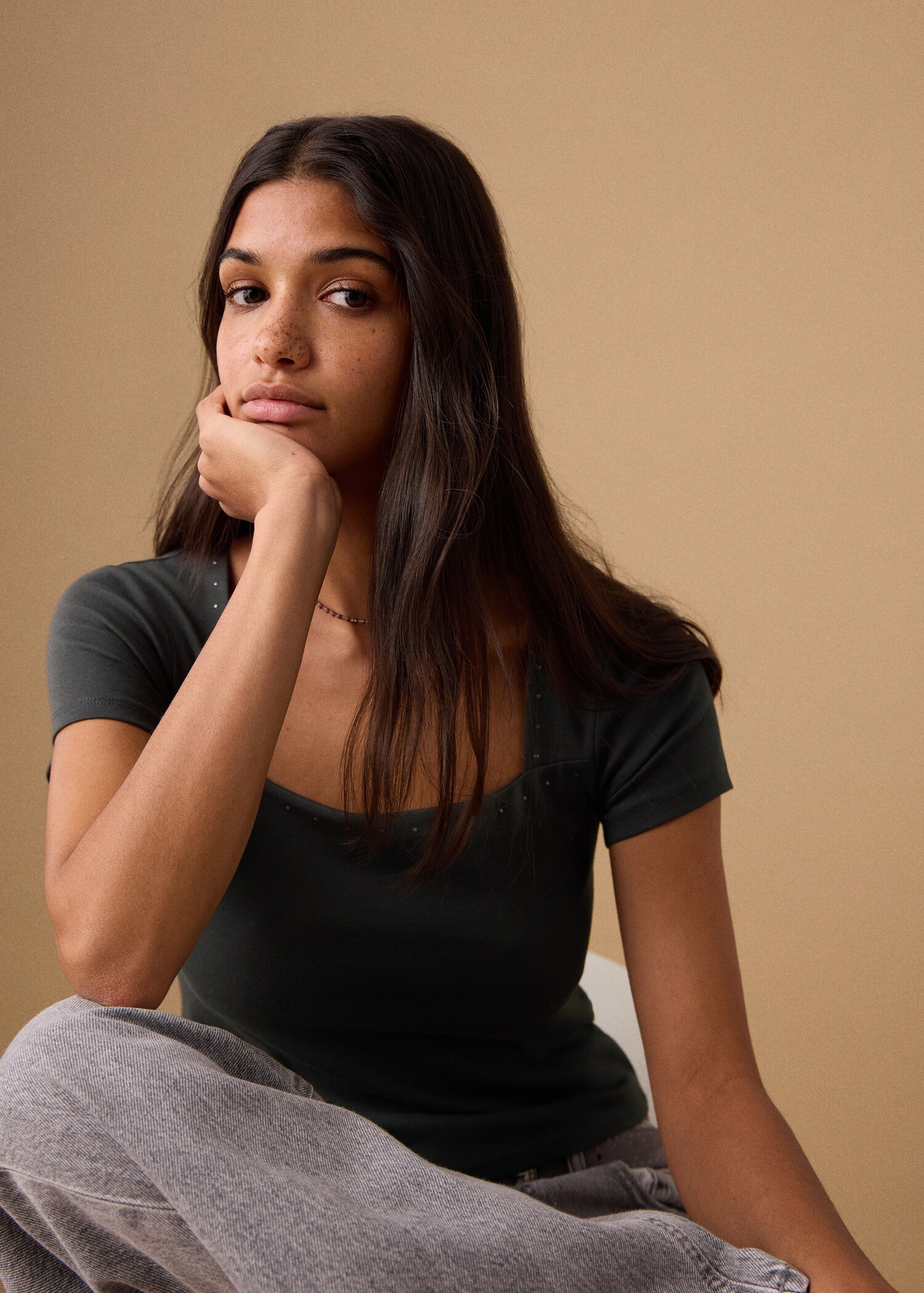 Short studded t-shirt - Details of the article 2