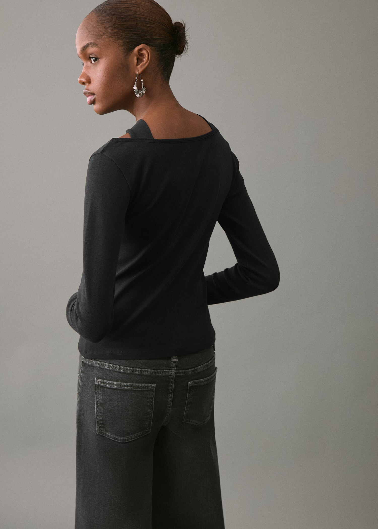 Cut-out t-shirt - Reverse of the article