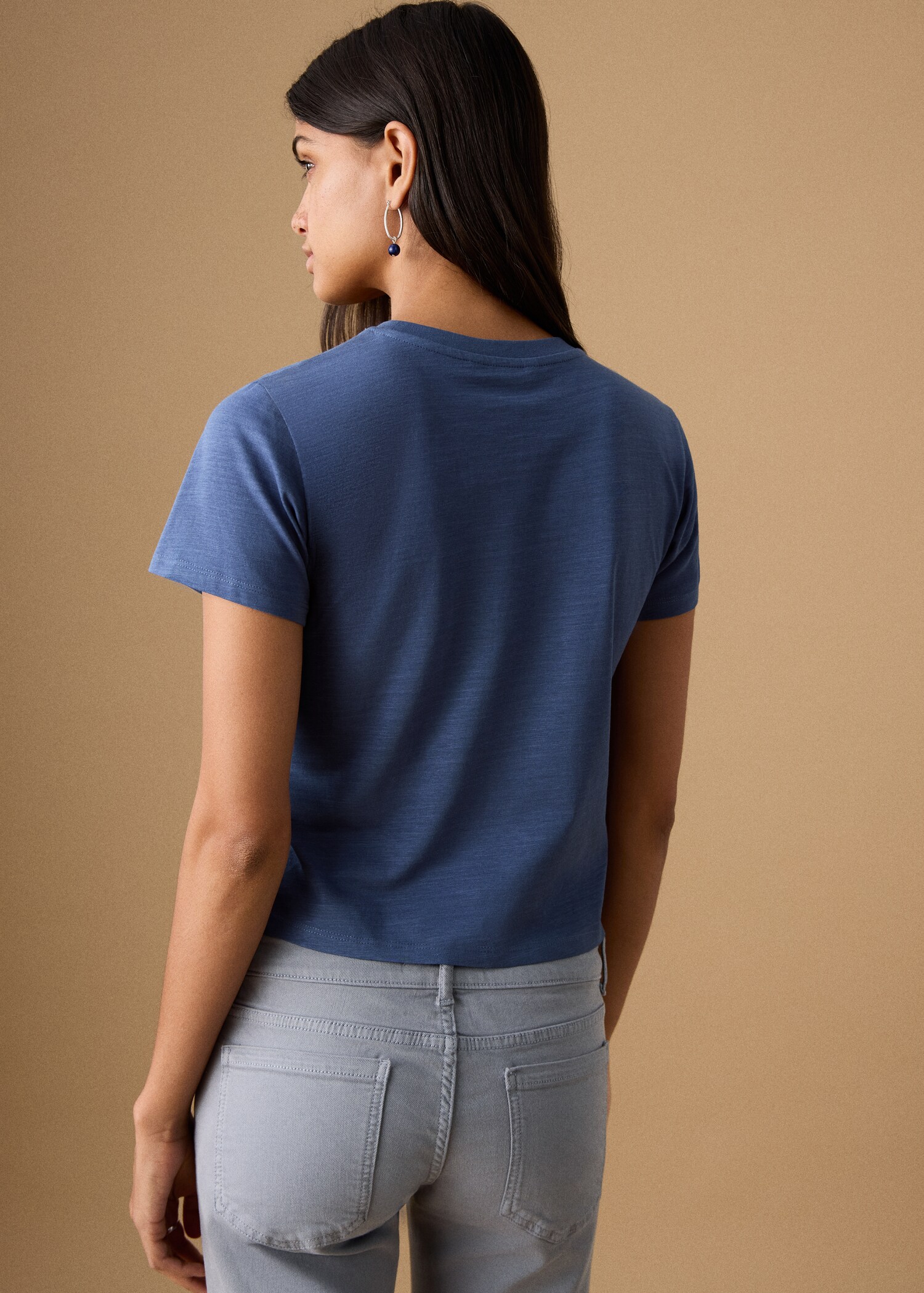 Short studded t-shirt - Reverse of the article