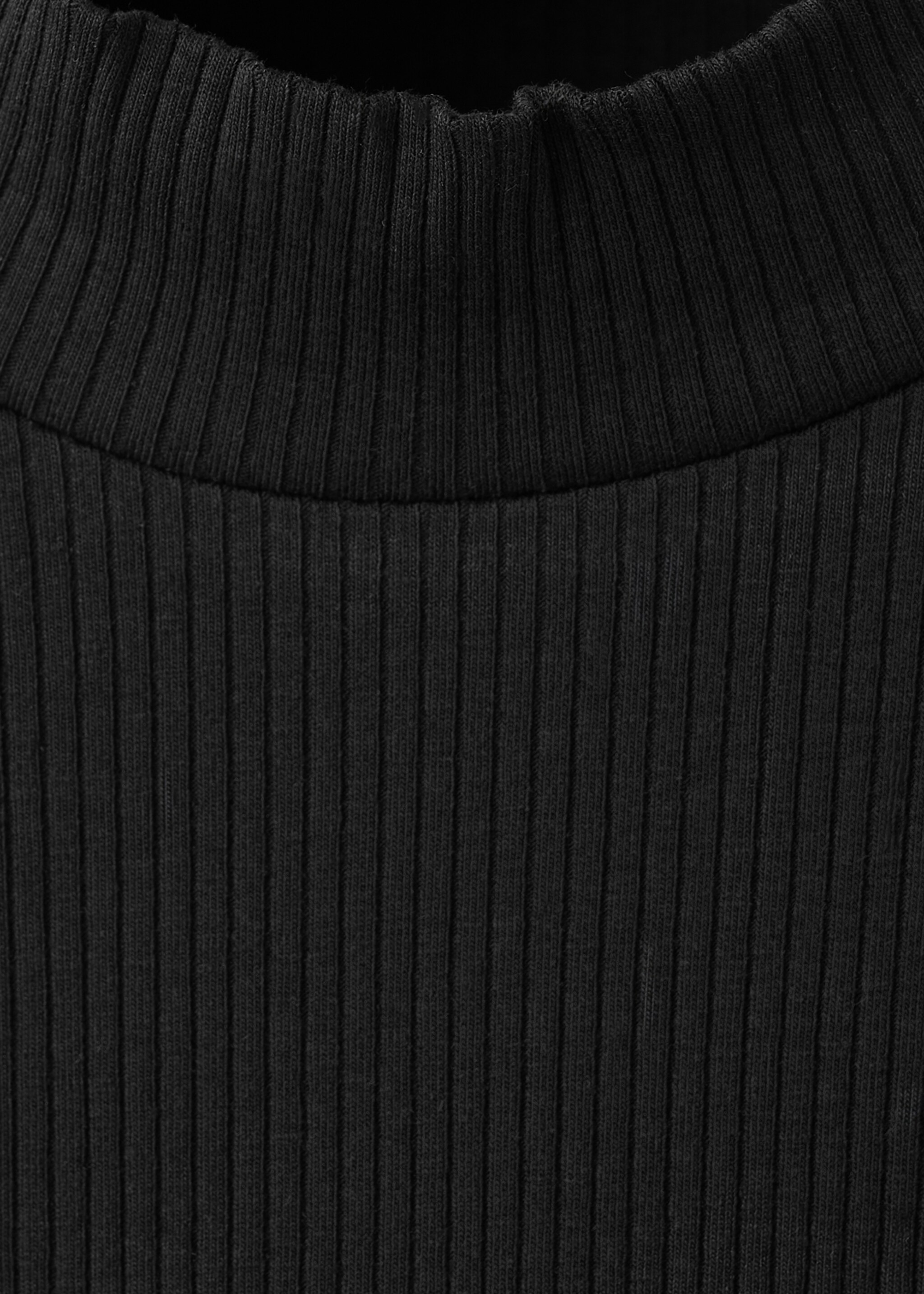 Ribbed long-sleeved t-shirt - Details of the article 8, Black. Ref: 27001341-00.