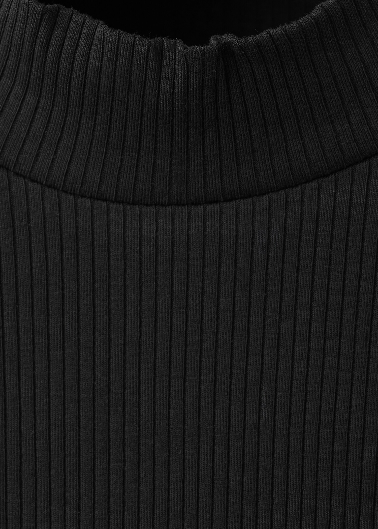 Ribbed long-sleeved t-shirt - Details of the article 8