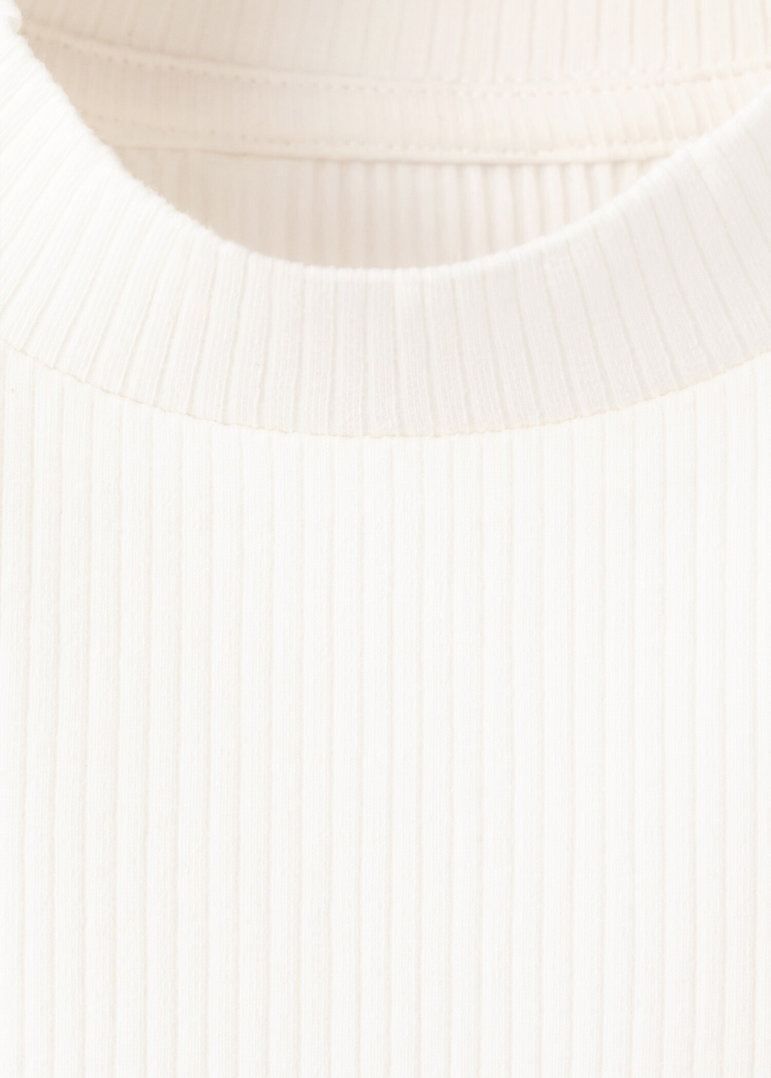 Ribbed long-sleeved t-shirt - Details of the article 8