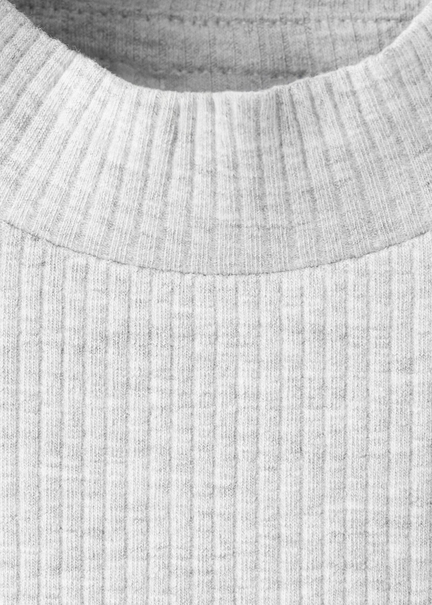 Ribbed long-sleeved t-shirt - Details of the article 8