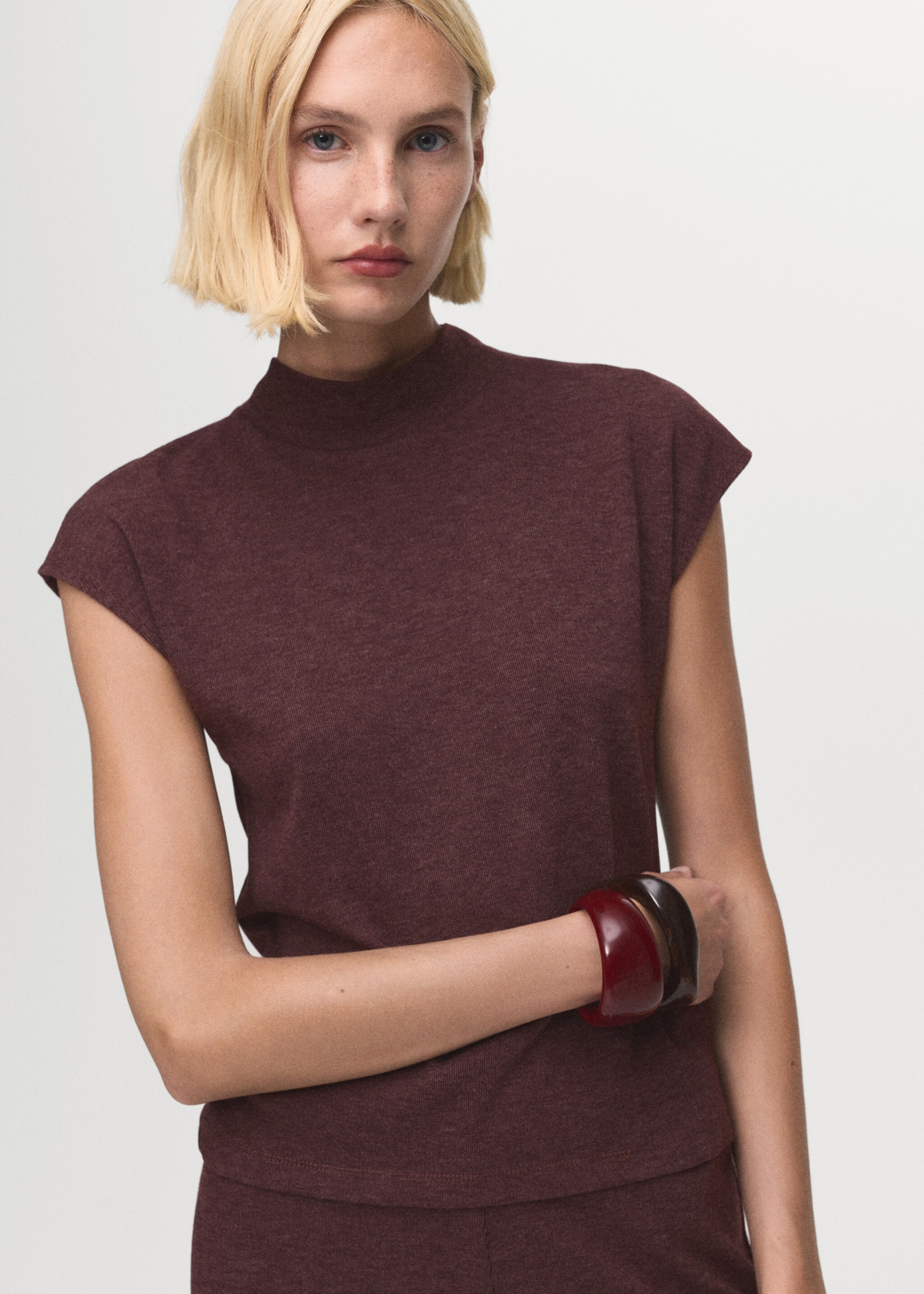 High collar T-shirt - Medium plane, Burgundy. Ref: 27001343-00.