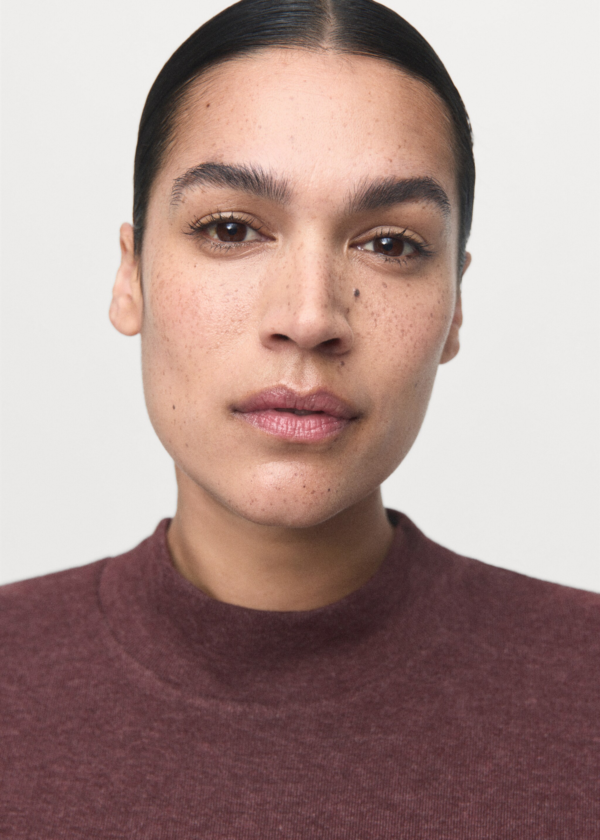 High collar T-shirt - Details of the article 4, Burgundy. Ref: 27001343-00.