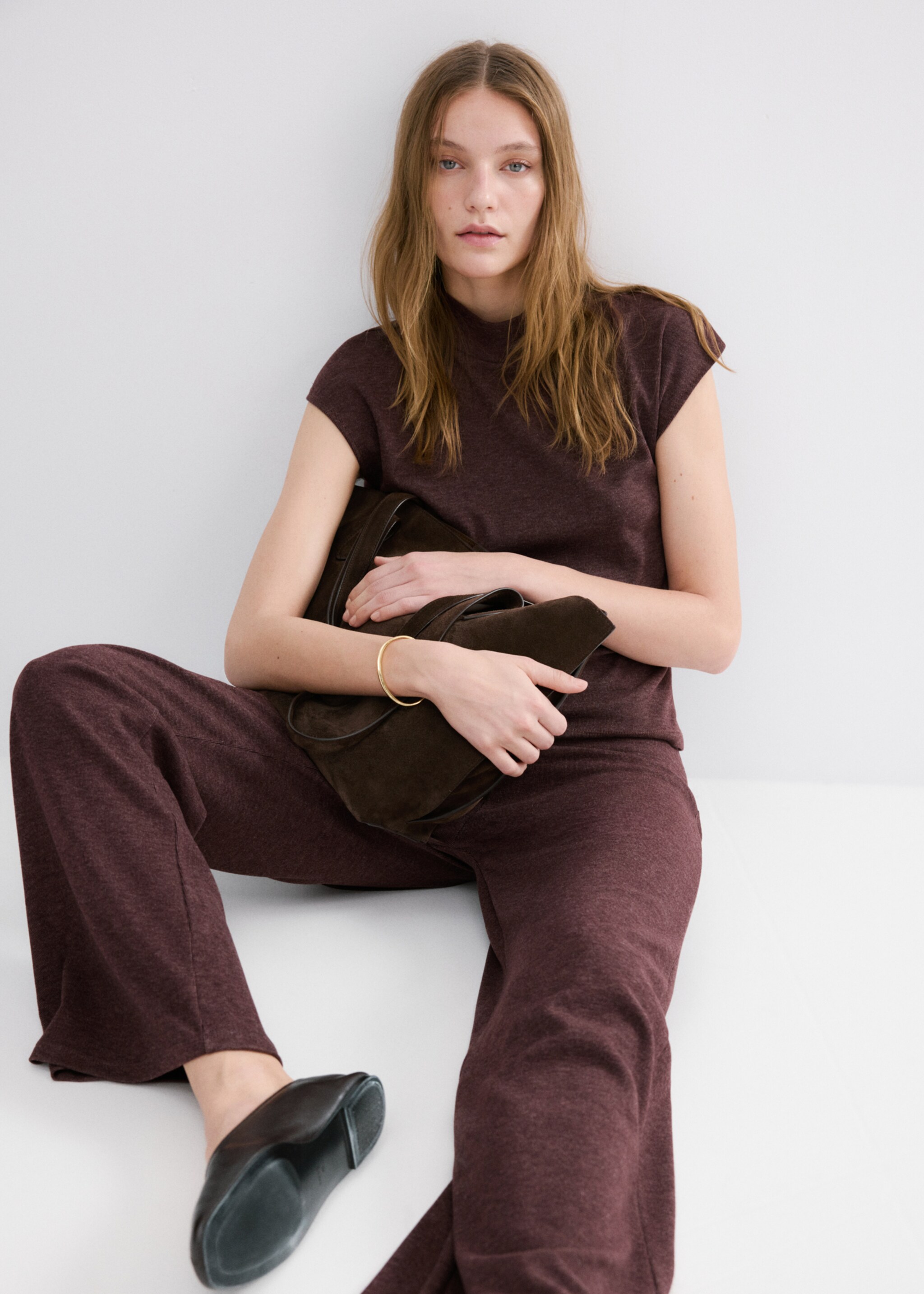 High collar T-shirt - Details of the article 6, Burgundy. Ref: 27001343-00.